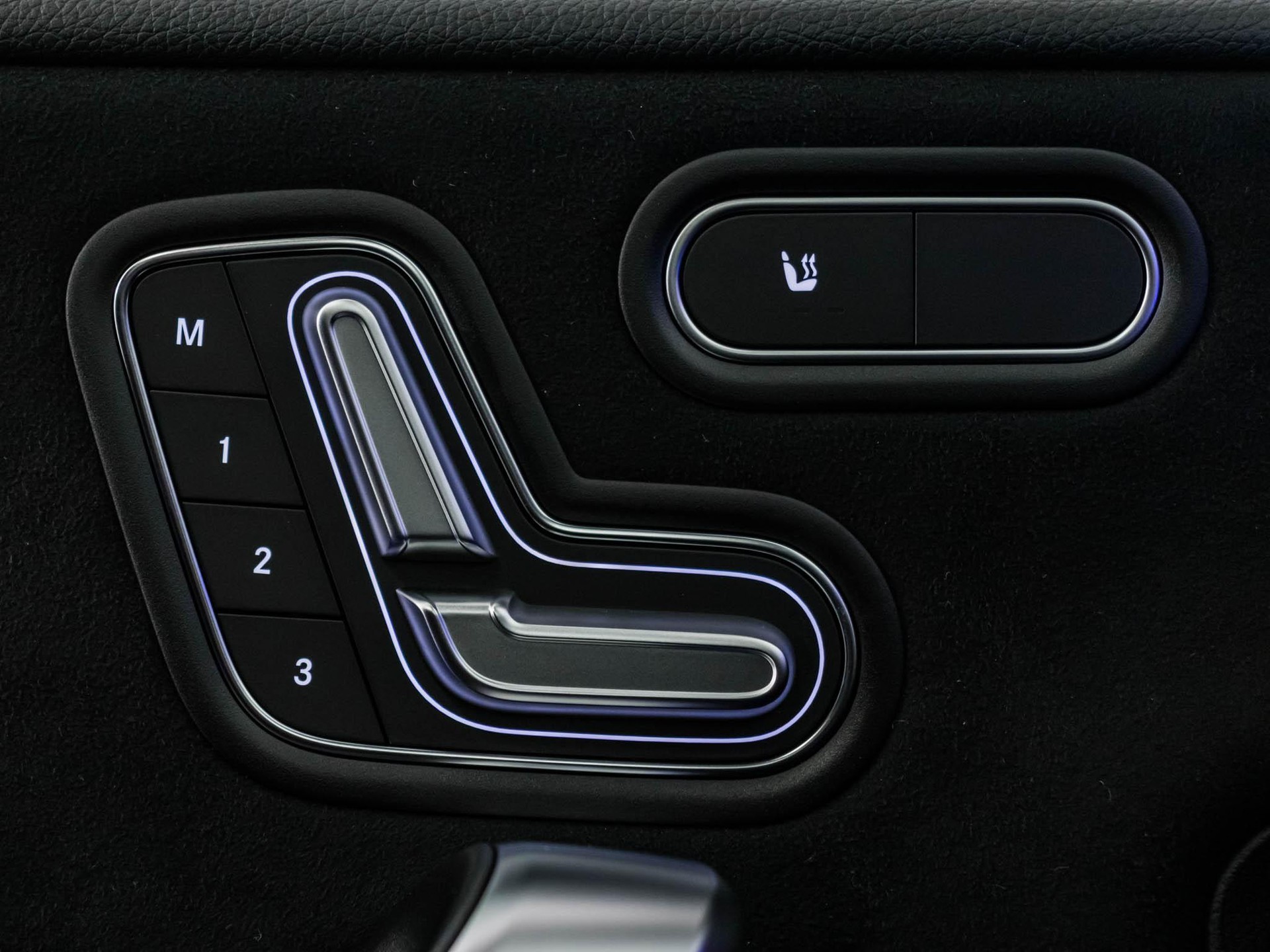 MERCEDES-BENZ A 35 AMG 4MATIC-image-12