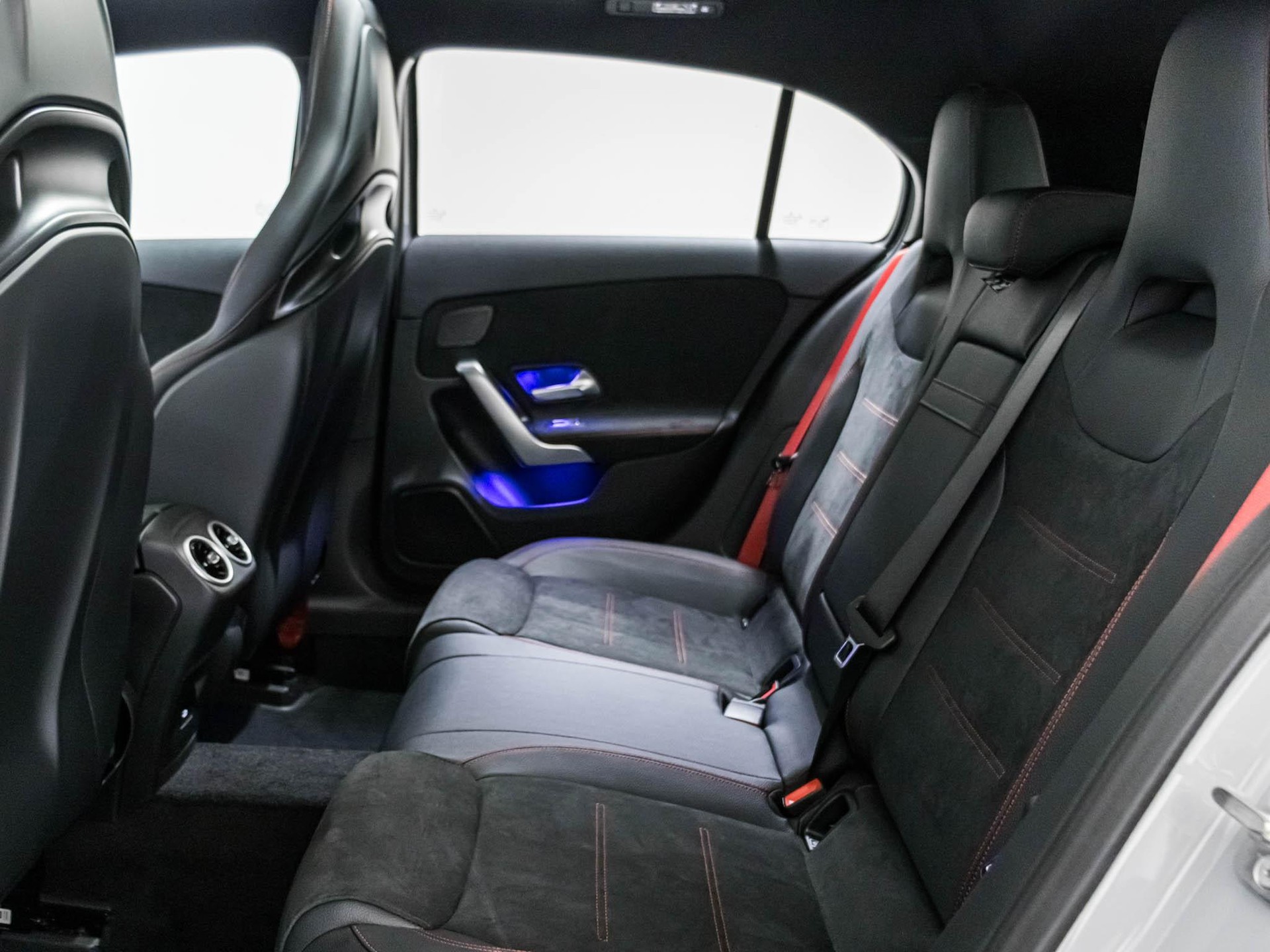 MERCEDES-BENZ A 35 AMG 4MATIC-image-7