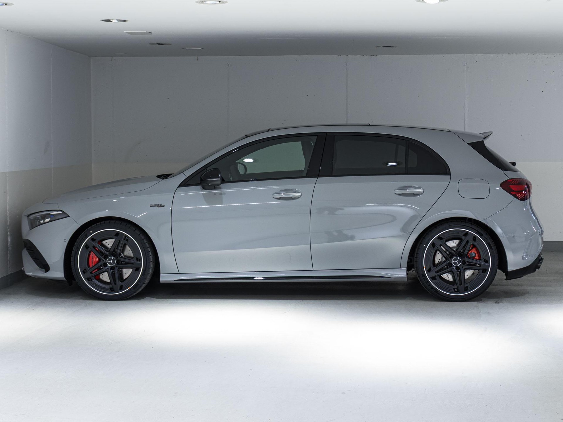 MERCEDES-BENZ A 35 AMG 4MATIC-image-4