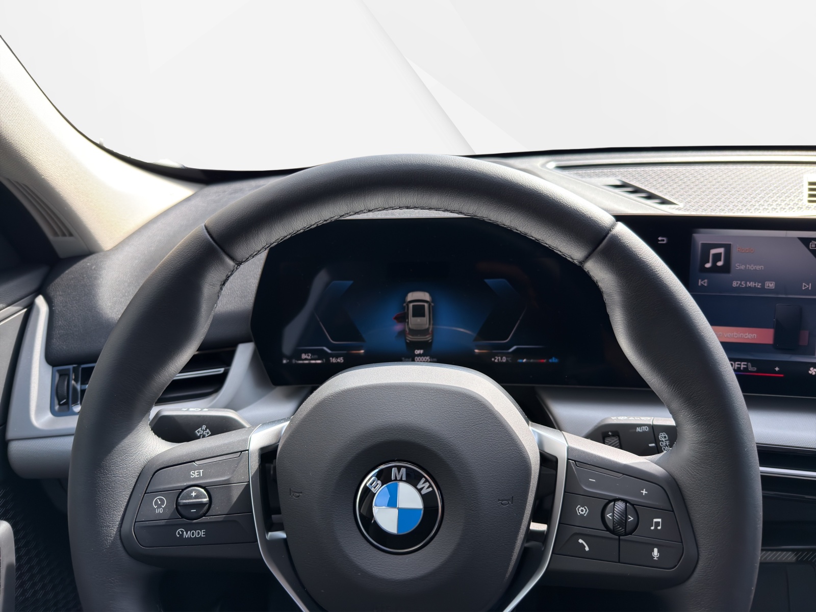 BMW X1 sDrive 18i-image-14