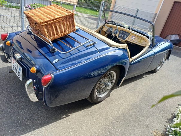 TRIUMPH TR2-image-3