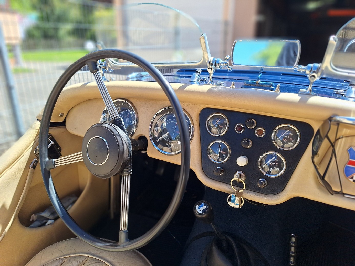 TRIUMPH TR2-image-1