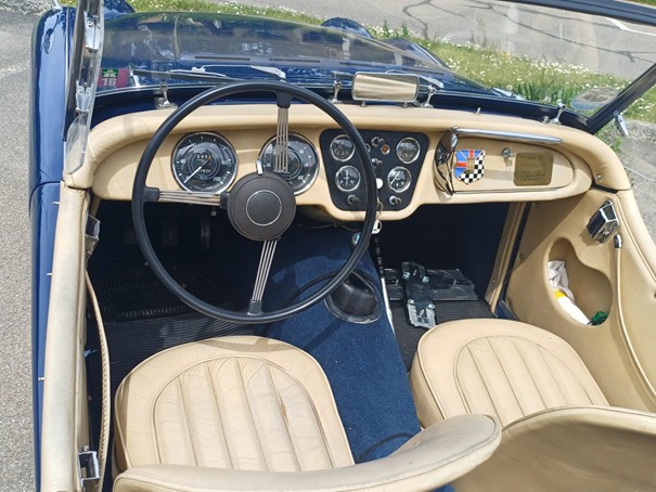 TRIUMPH TR2-image-1