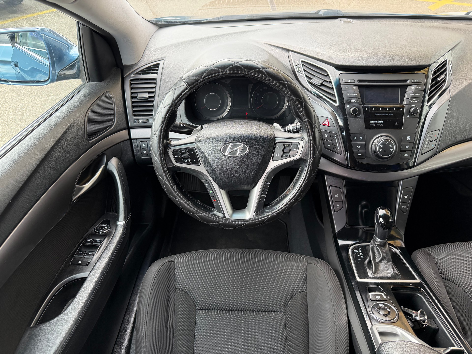 HYUNDAI i40 Wagon 2.0 GDi Style Automatic-image-8