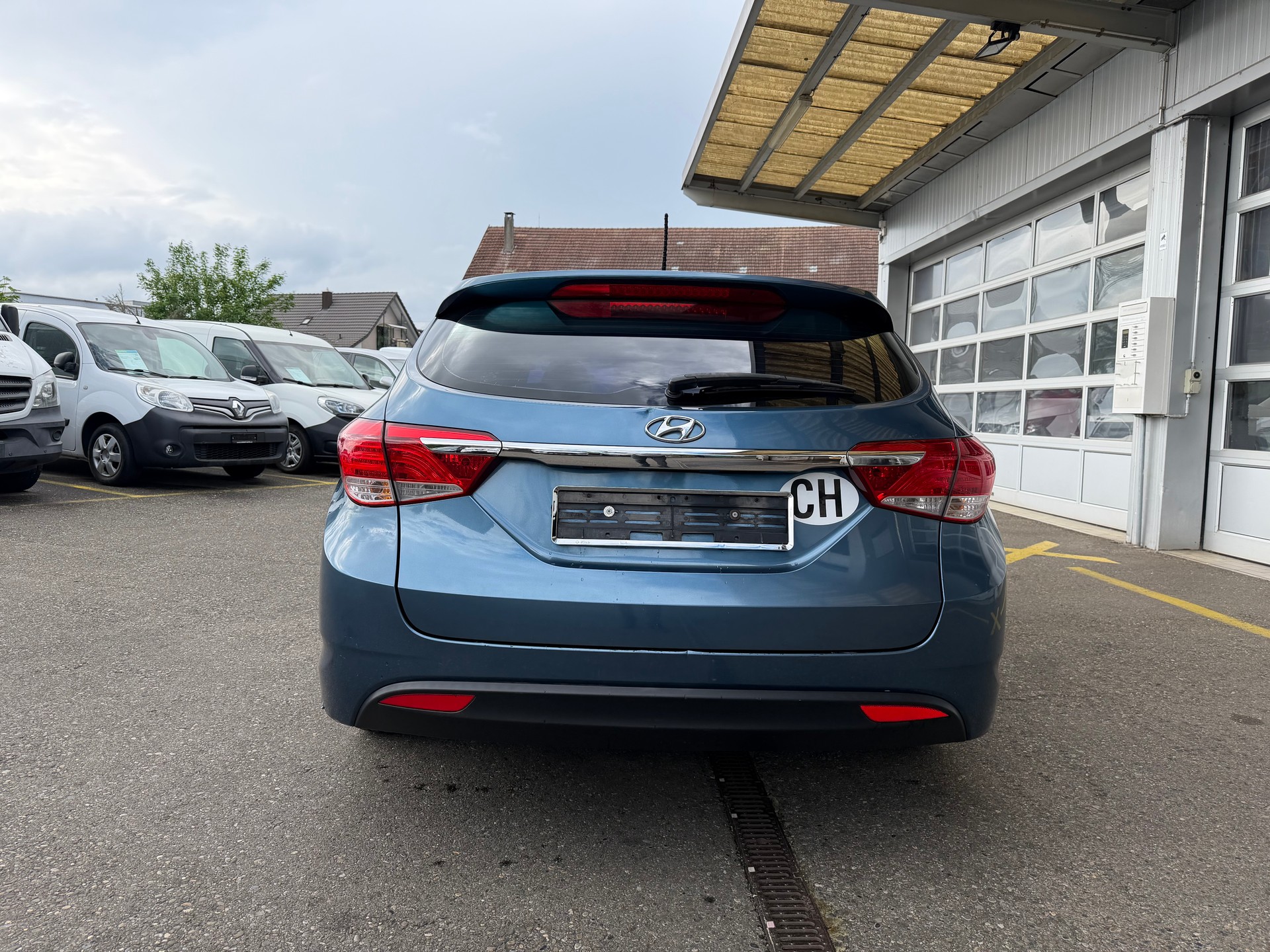 HYUNDAI i40 Wagon 2.0 GDi Style Automatic-image-4