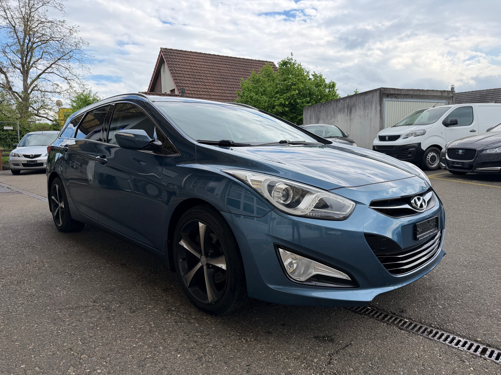HYUNDAI i40 Wagon 2.0 GDi Style Automatic-image-6