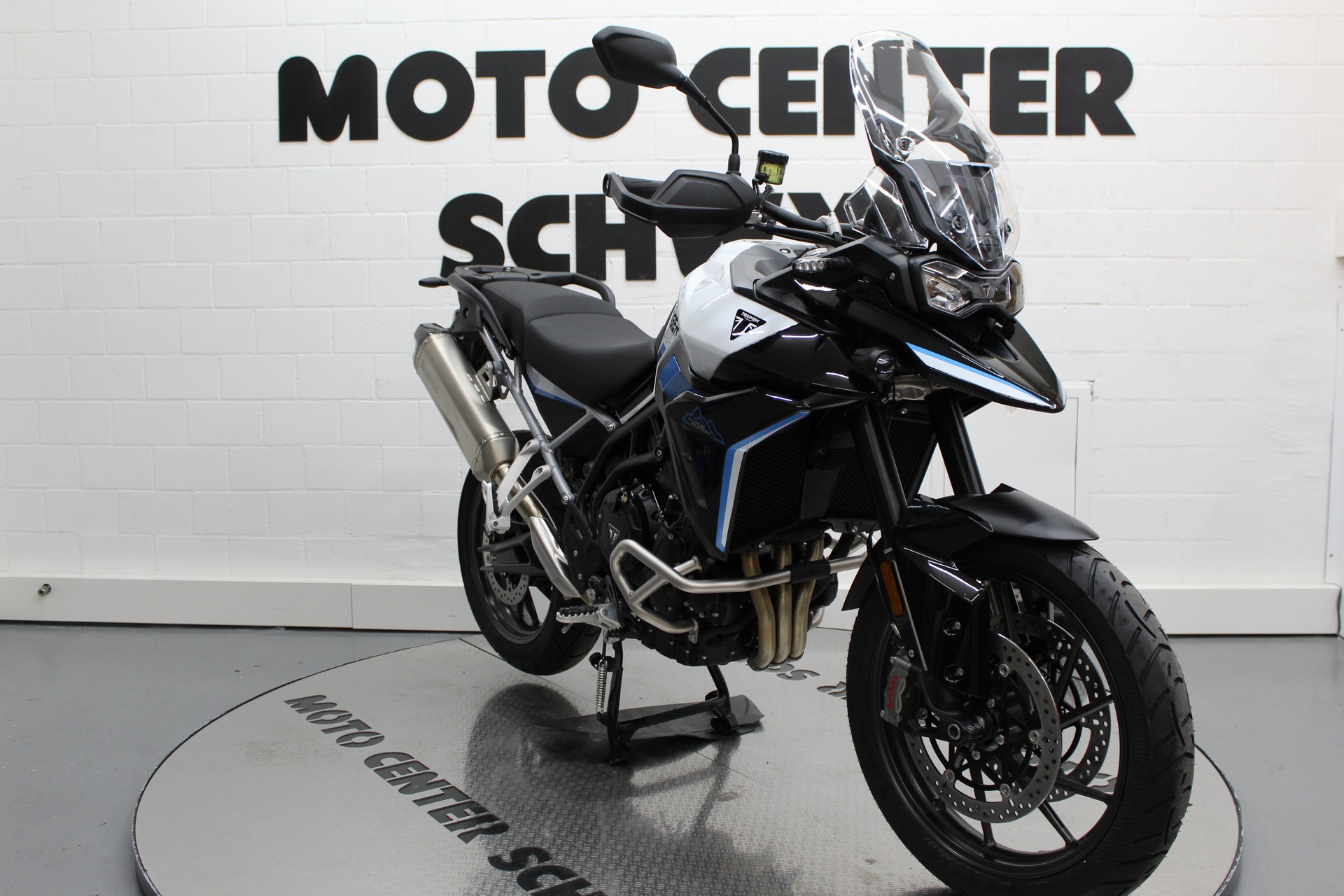 TRIUMPH Tiger 900 Alpine Edition-showroom-element-1