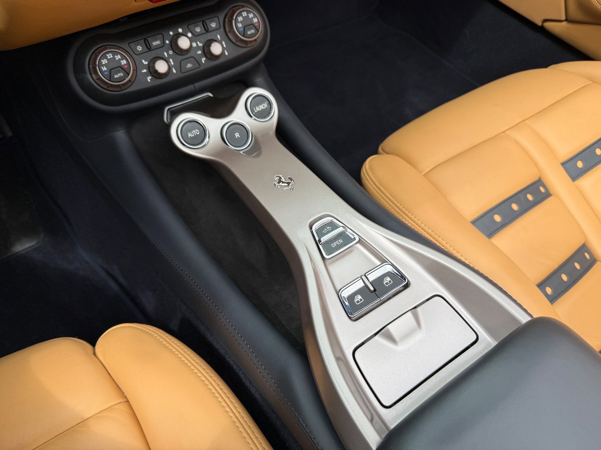 FERRARI California 4.3 V8-image-8