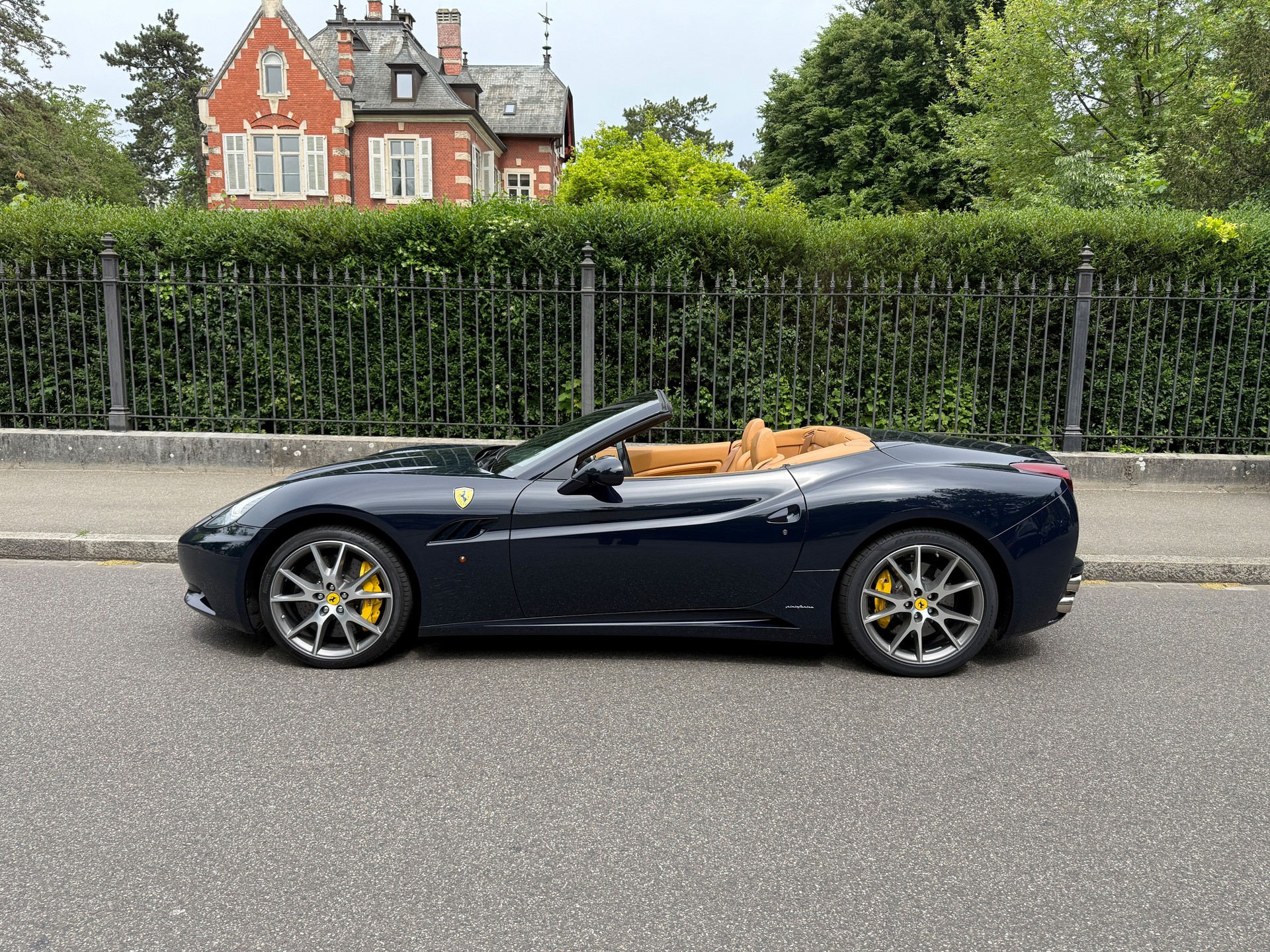 FERRARI California 4.3 V8-showroom-element-2