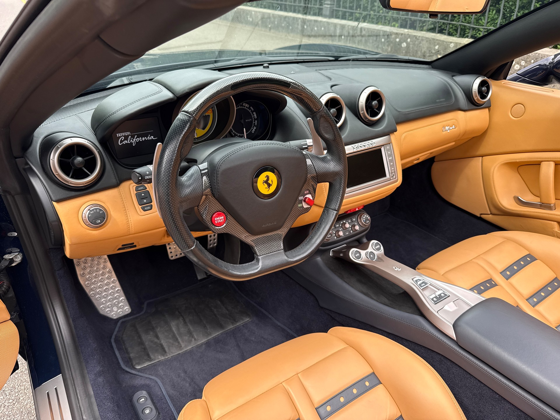 FERRARI California 4.3 V8-showroom-element-3