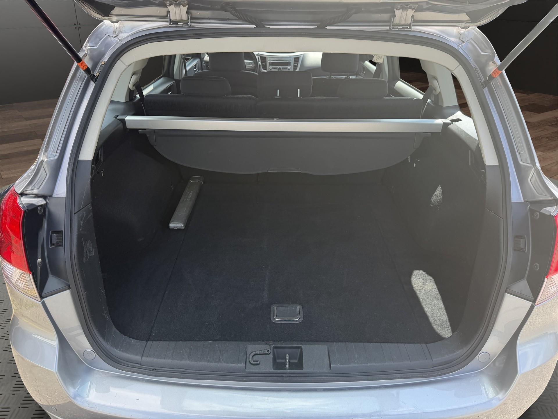 SUBARU Legacy 2.0i Swiss Special AWD-image-6