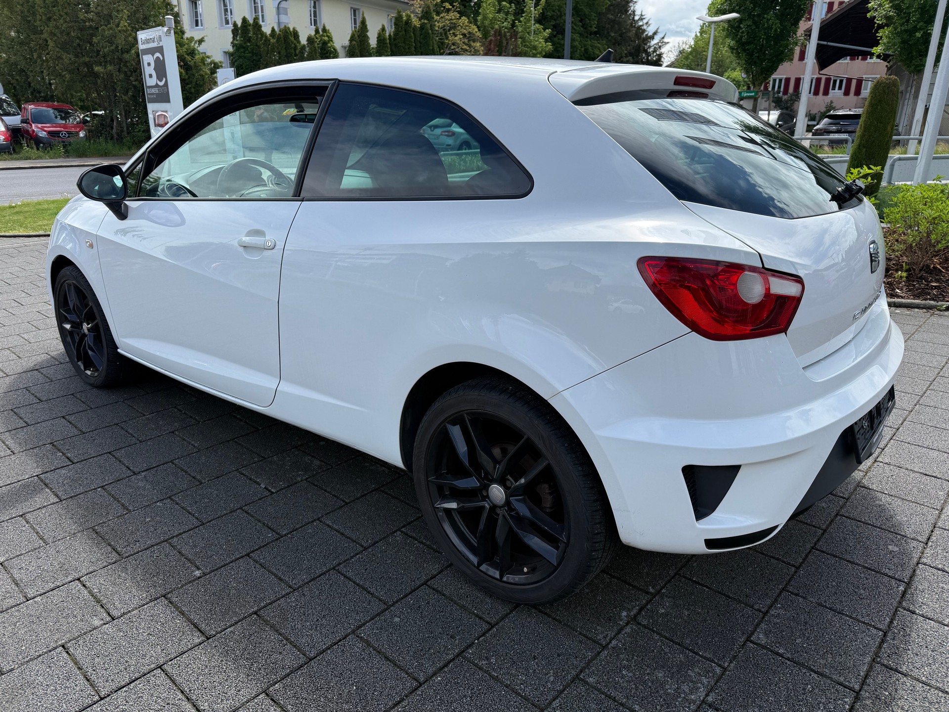 SEAT Ibiza SC 1.4 TSI Cupra DSG-image-3
