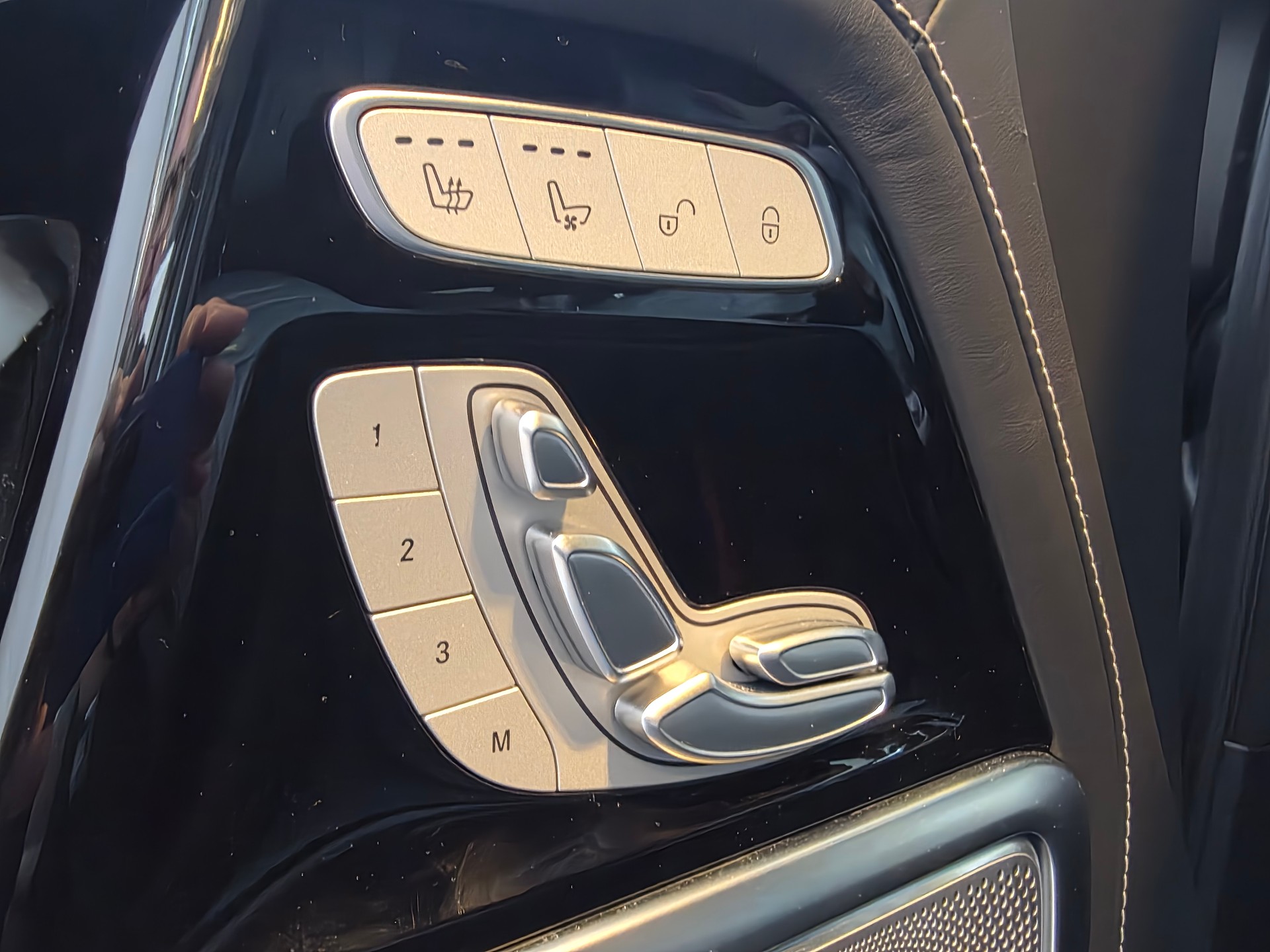 MERCEDES-BENZ G 63 AMG 9G-Tronic Grand Edition-image-11