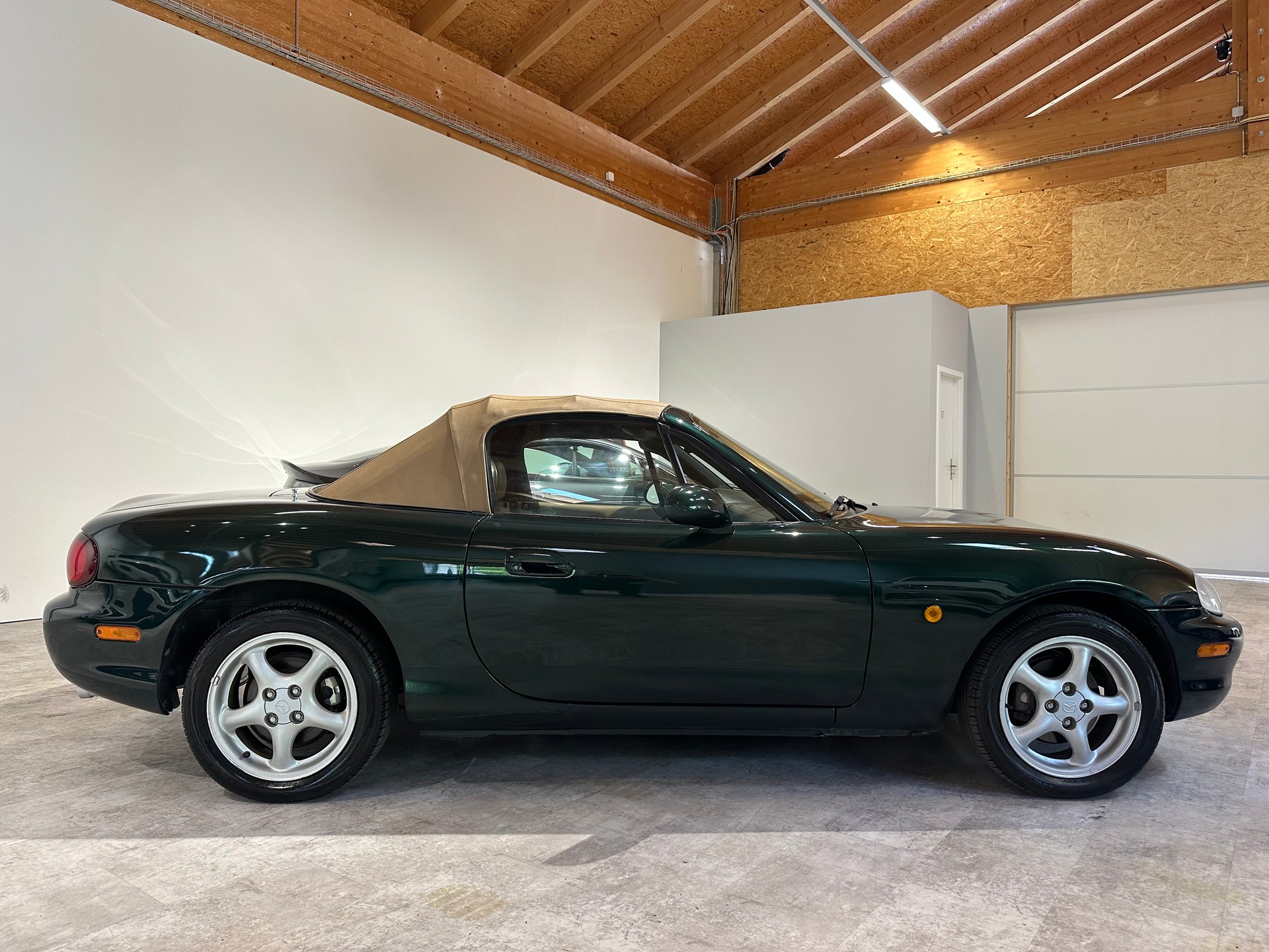 MAZDA MX-5 1.6i-16 B.Classic/Ab MFK/Frisch ab Service-image-7