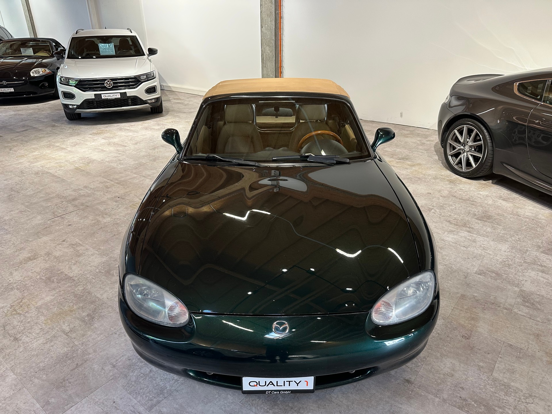 MAZDA MX-5 1.6i-16 B.Classic/Ab MFK/Frisch ab Service-showroom-element-1