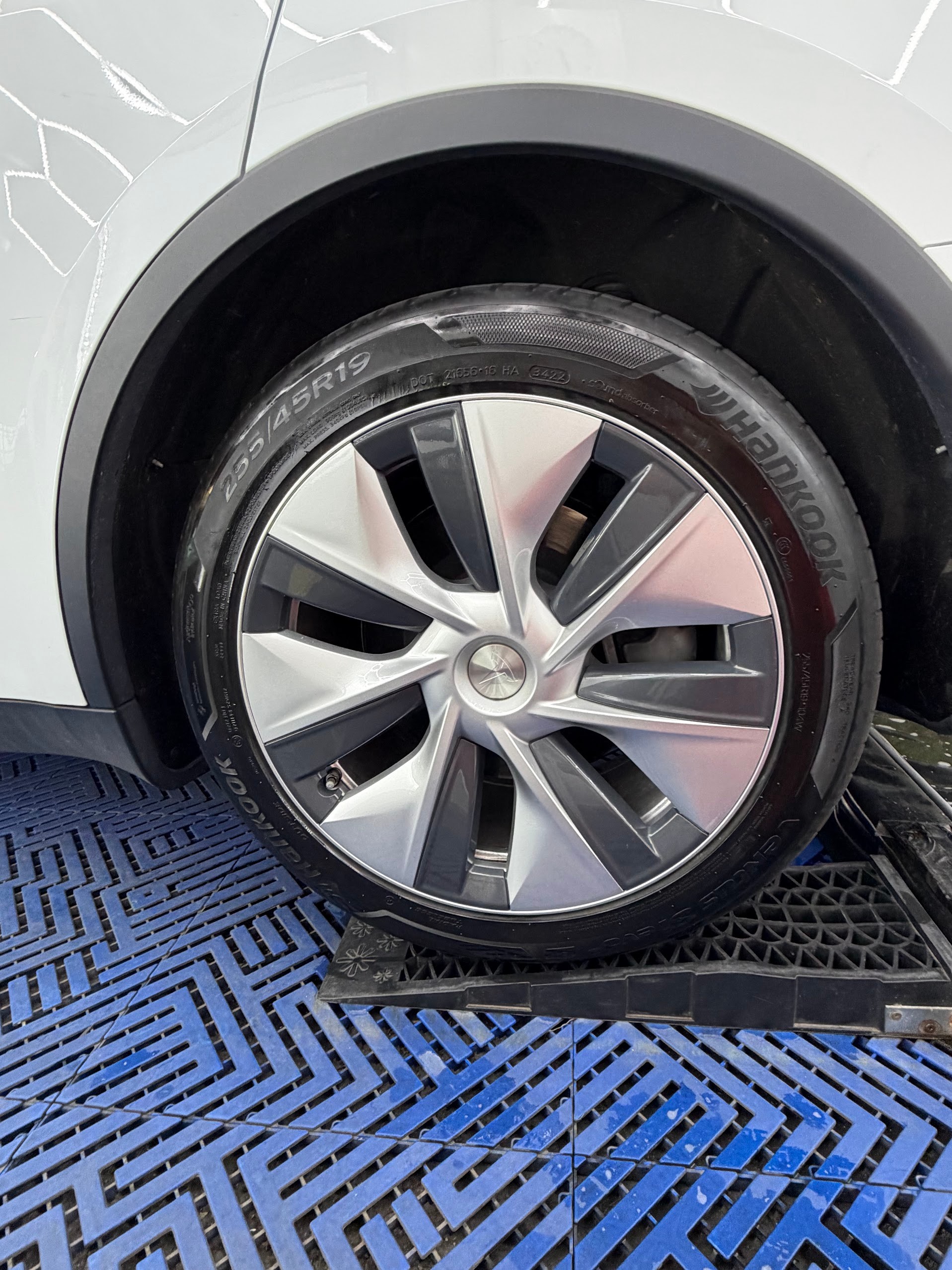 TESLA LONG RANGE DUAL MOTOR AWD-image-4