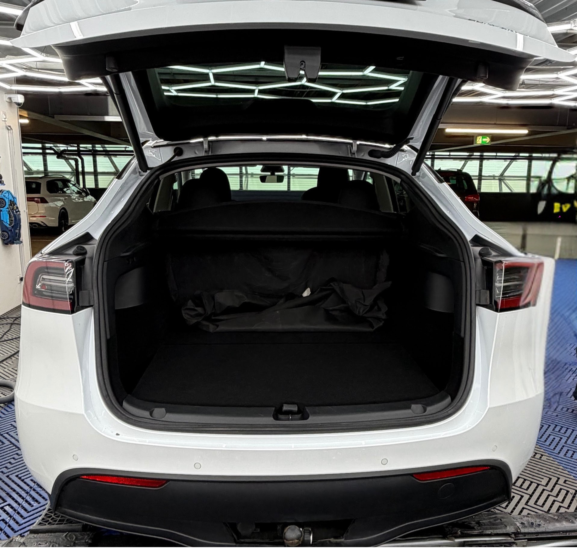 TESLA LONG RANGE DUAL MOTOR AWD-image-5