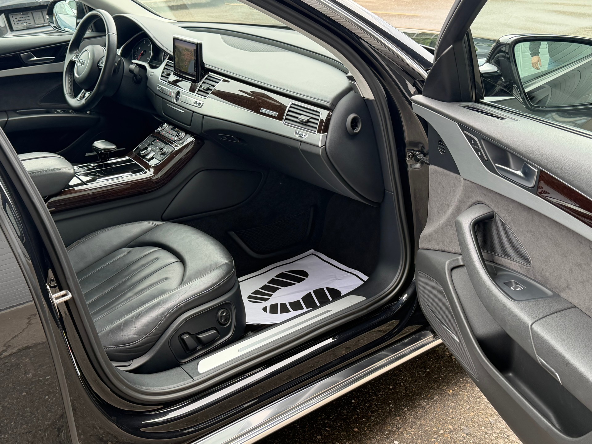 AUDI A8 3.0 TDI quattro tiptronic-image-9