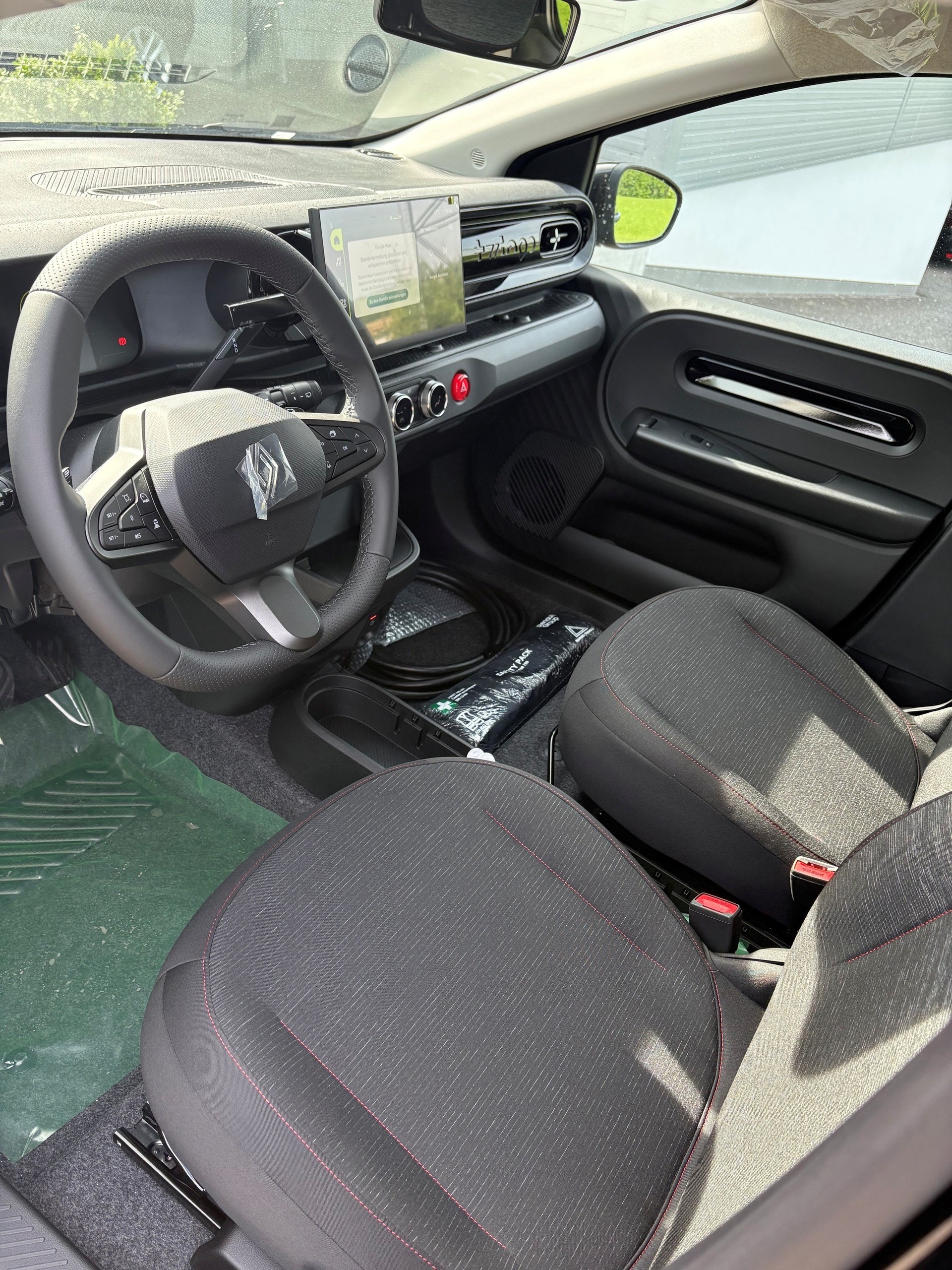 RENAULT Twingo E-Tech 27kWh Techno-image-4