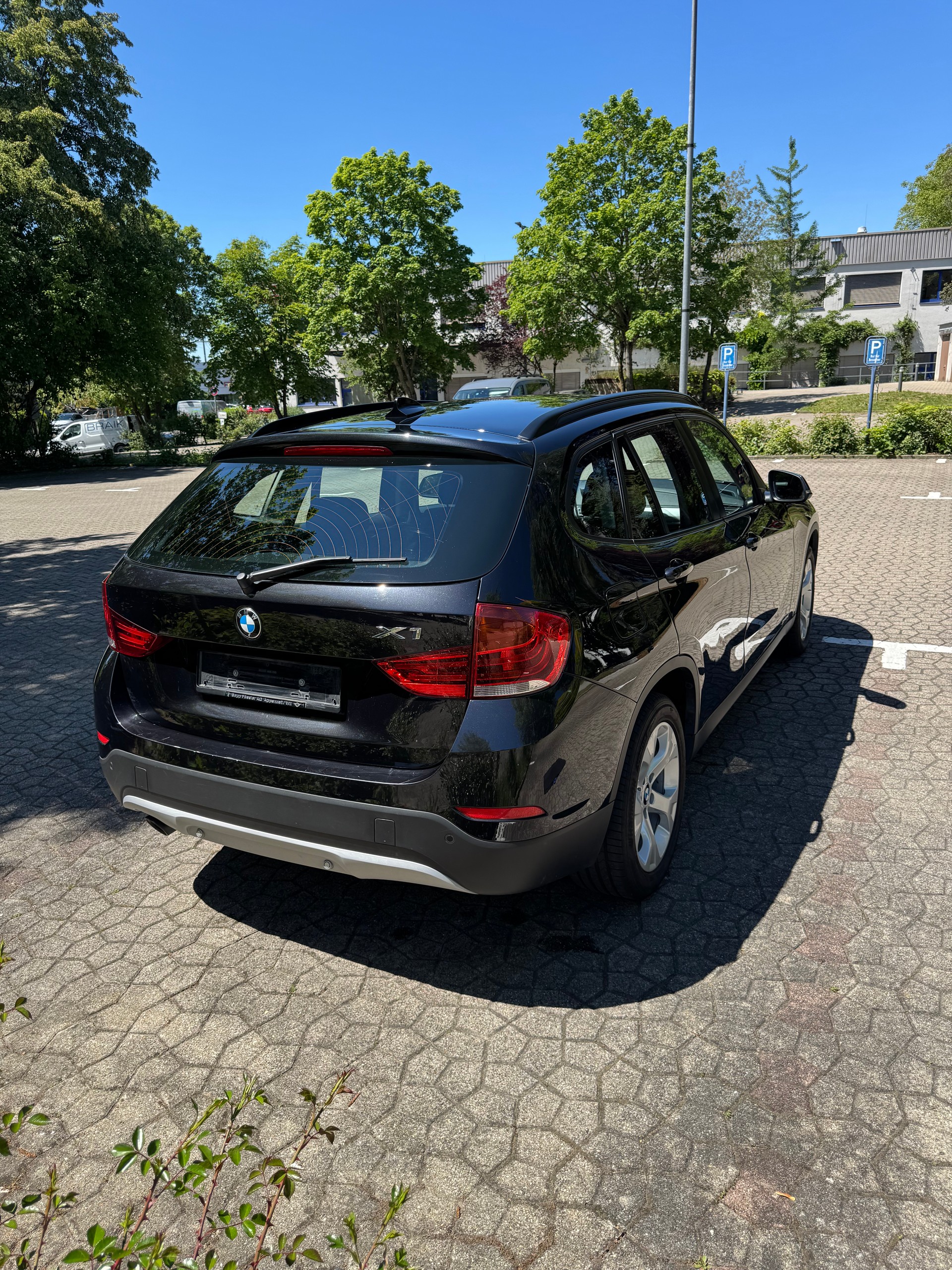 BMW 18d xDrive-image-2