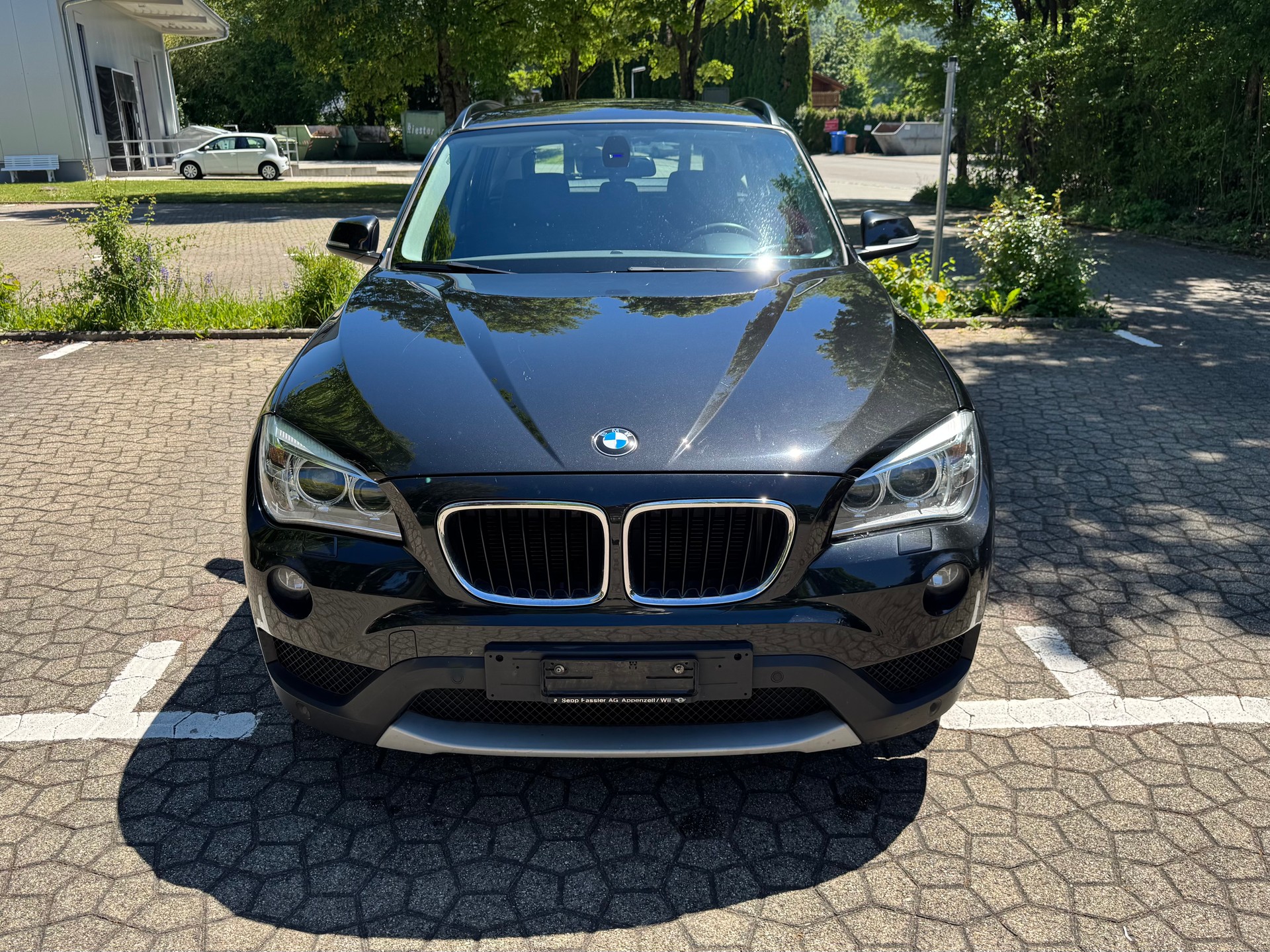 BMW 18d xDrive-image-0