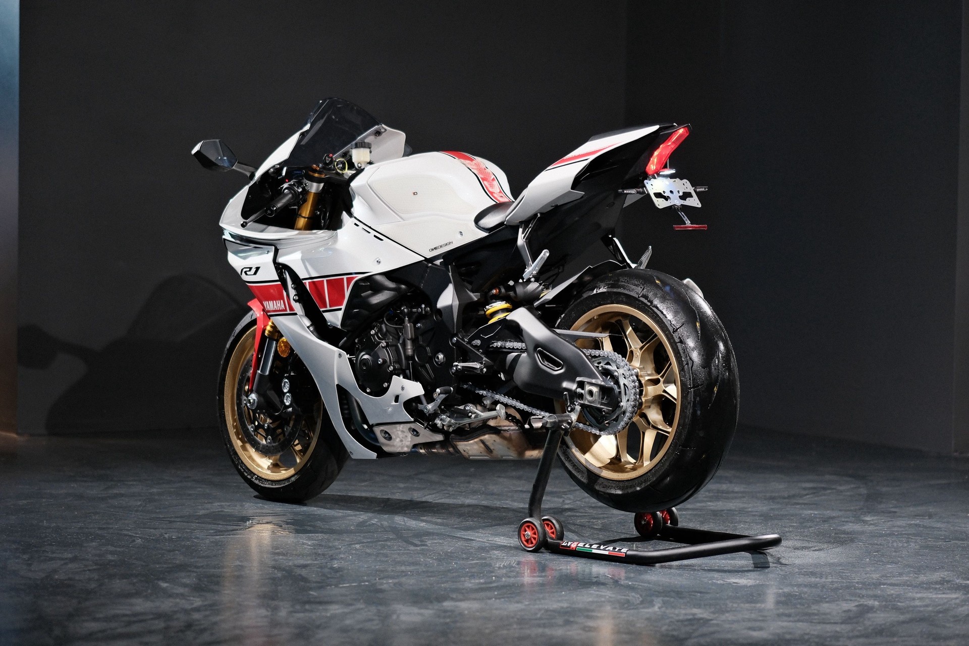 YAMAHA YZF-R1 ABS-showroom-element-3