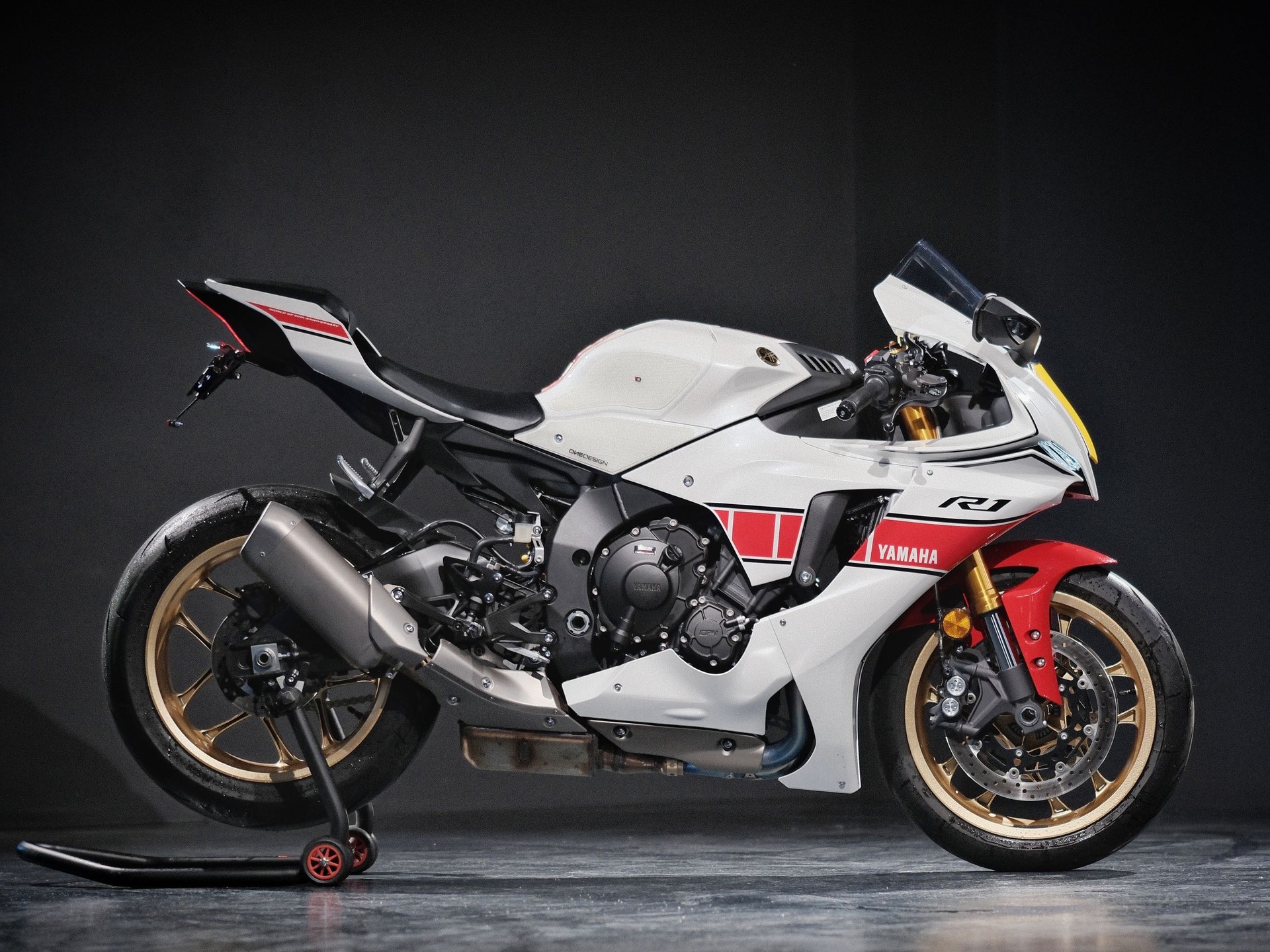 YAMAHA YZF-R1 ABS-showroom-element-1
