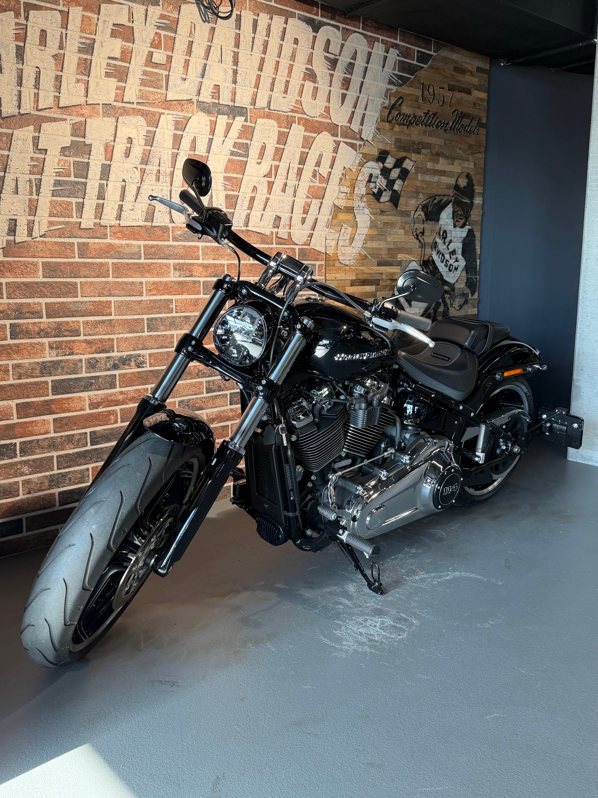 HARLEY-DAVIDSON FXBRS Breakout 114-showroom-element-1