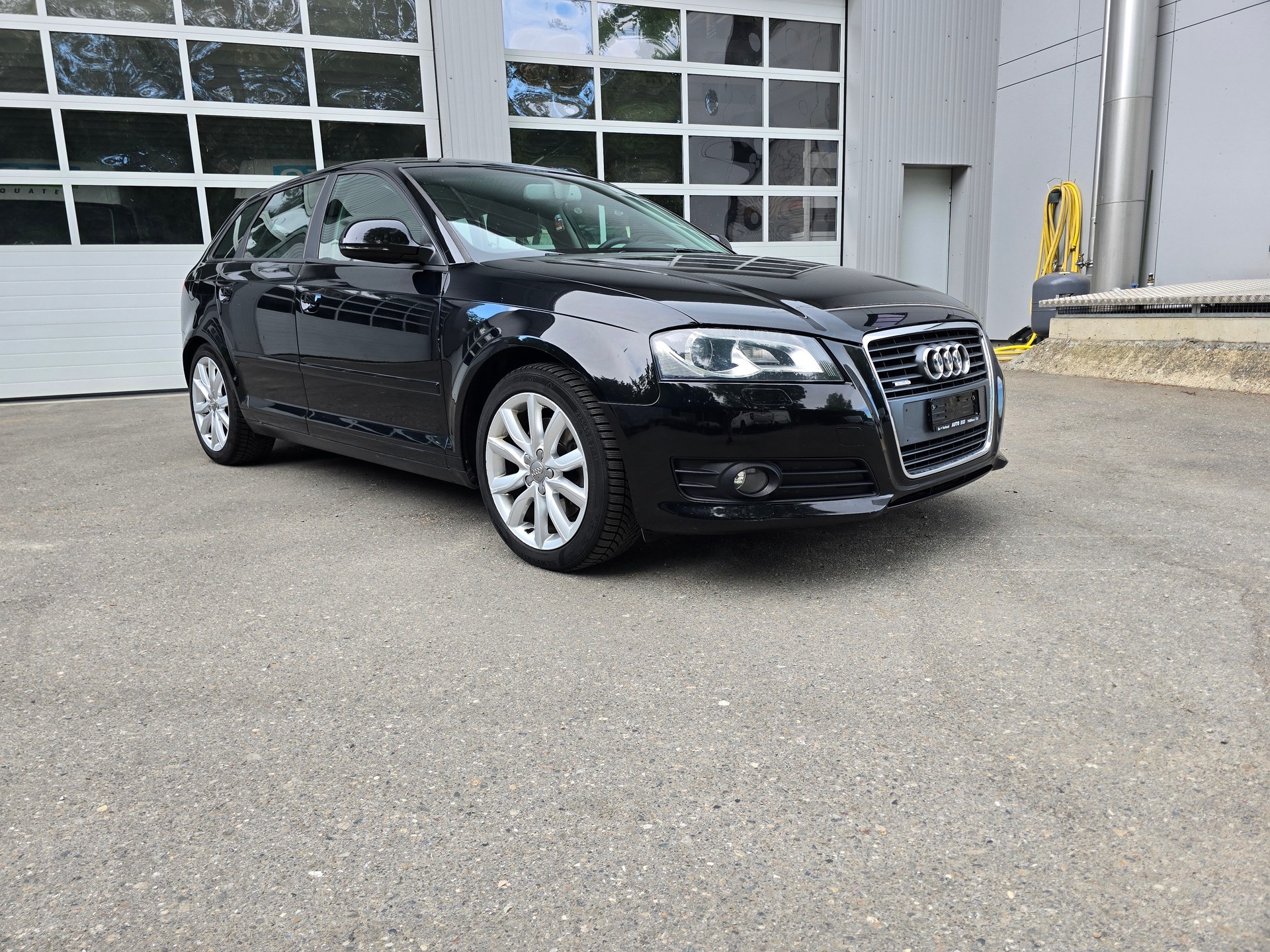 AUDI A3 Sportback 2.0 TDI Ambition quattro-image-2