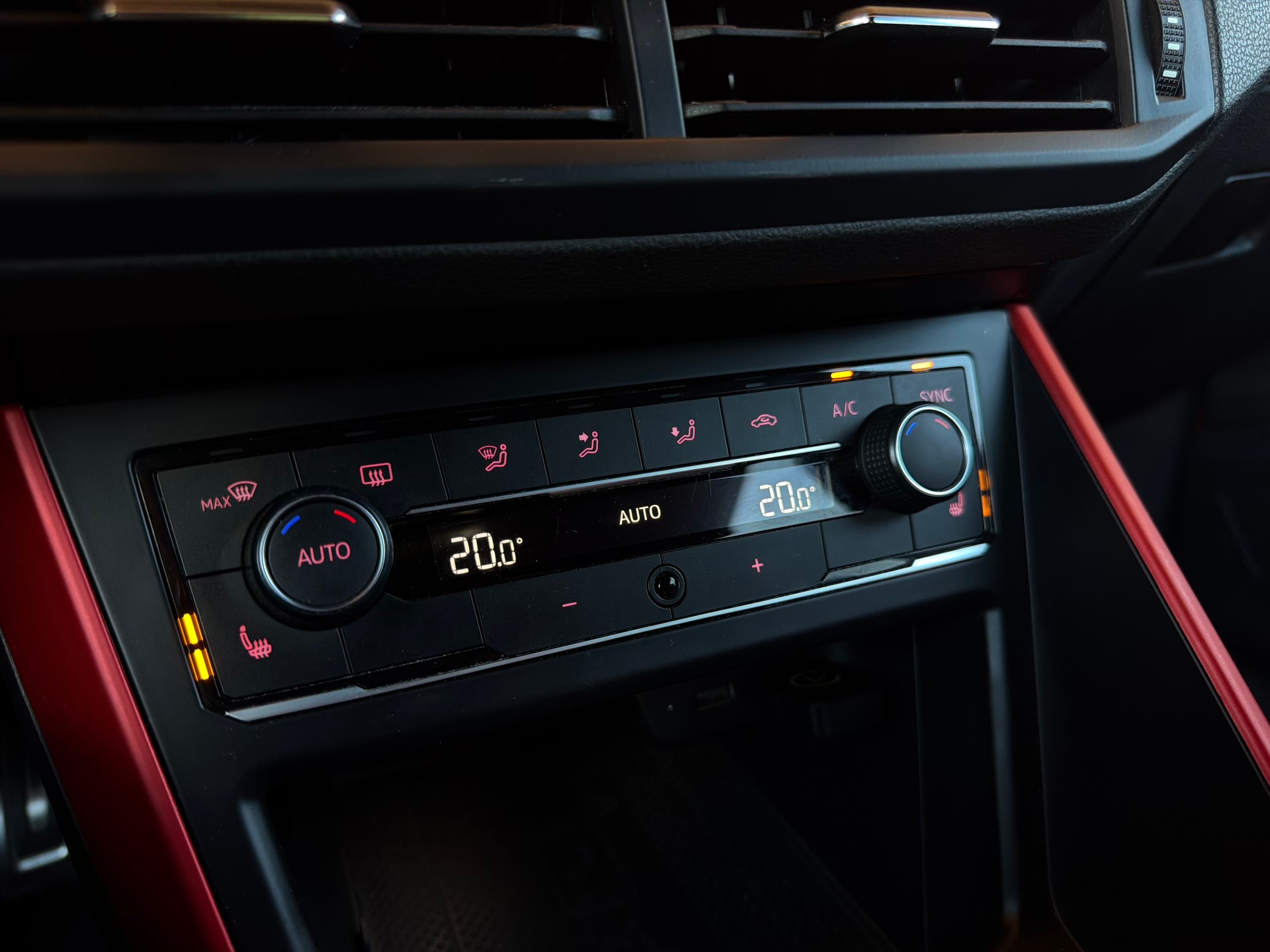 VW Polo 2.0 TSI GTI DSG *CH-Fahrzeug*-image-11