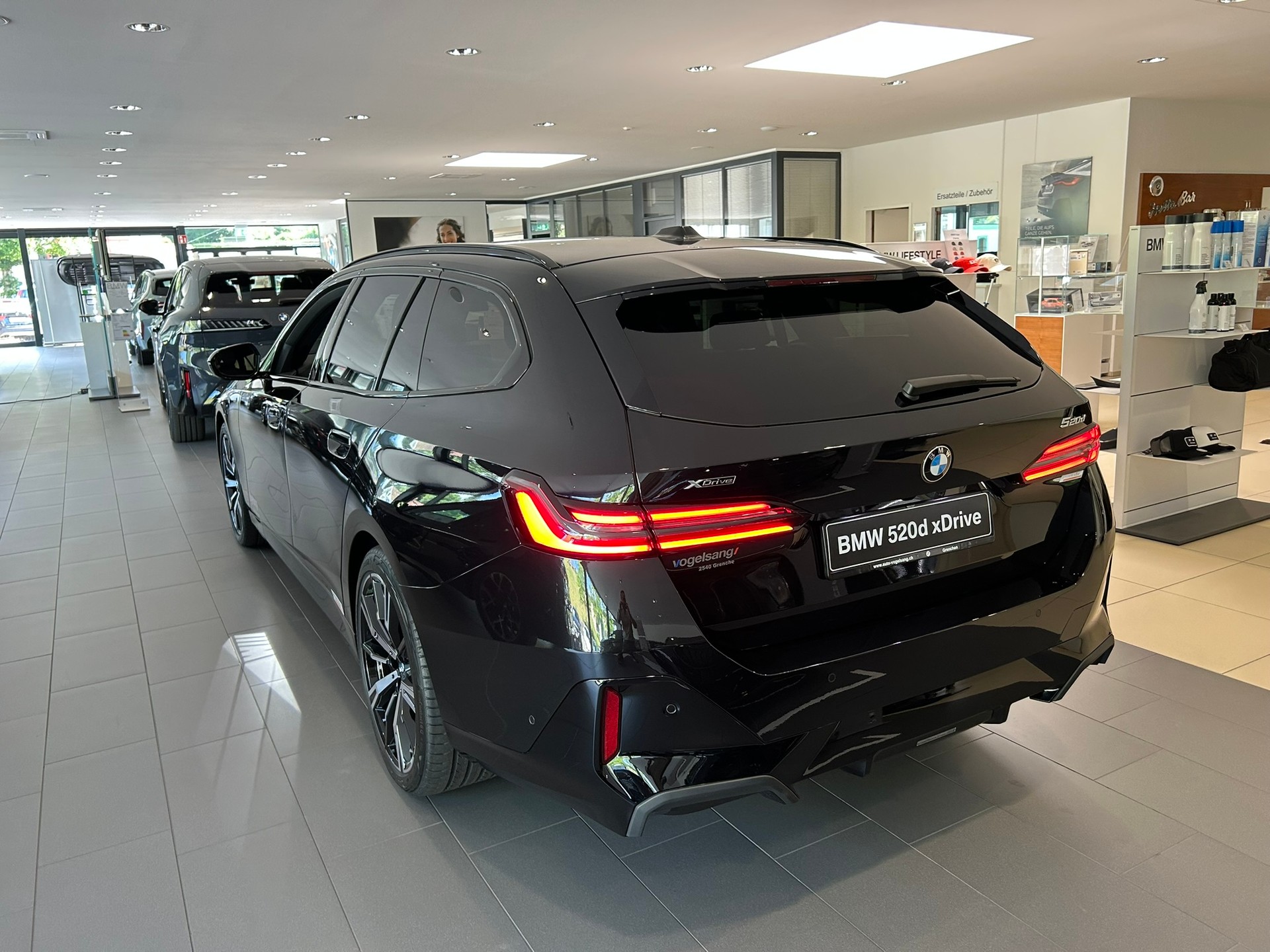 BMW 520d xDrive 48V Touring M Sport Pro Steptronic-image-9