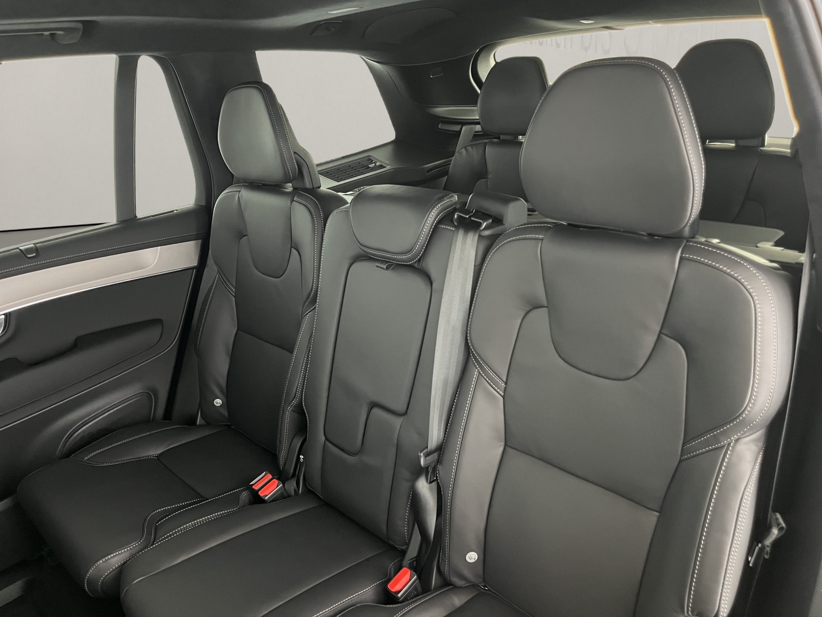 VOLVO XC90 2.0 B5 MH Black Edition AWD-image-16