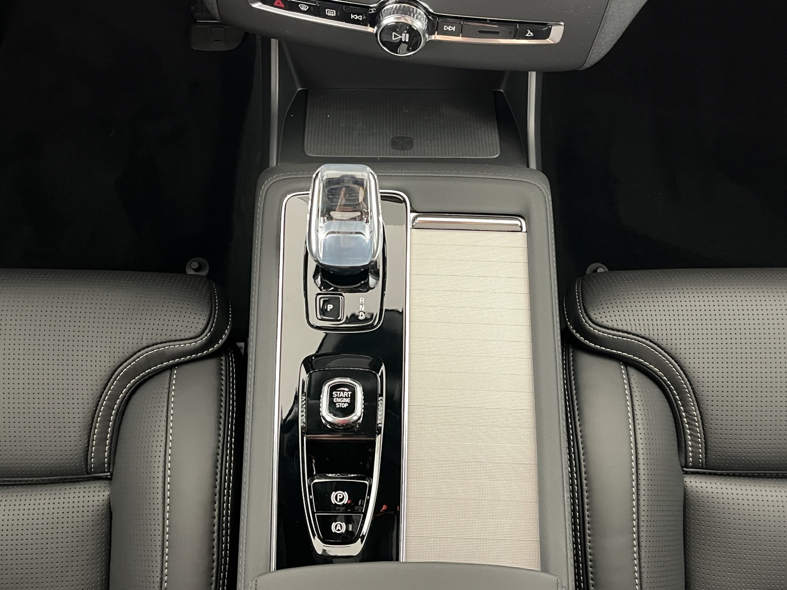 VOLVO XC90 2.0 B5 MH Black Edition AWD-image-14