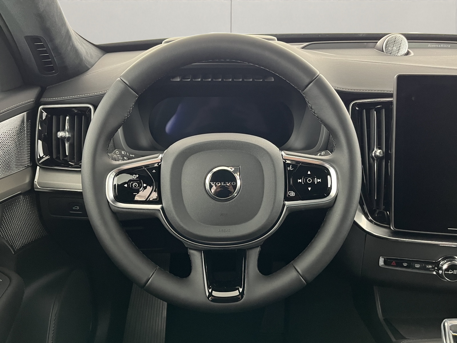 VOLVO XC90 2.0 B5 MH Black Edition AWD-image-11