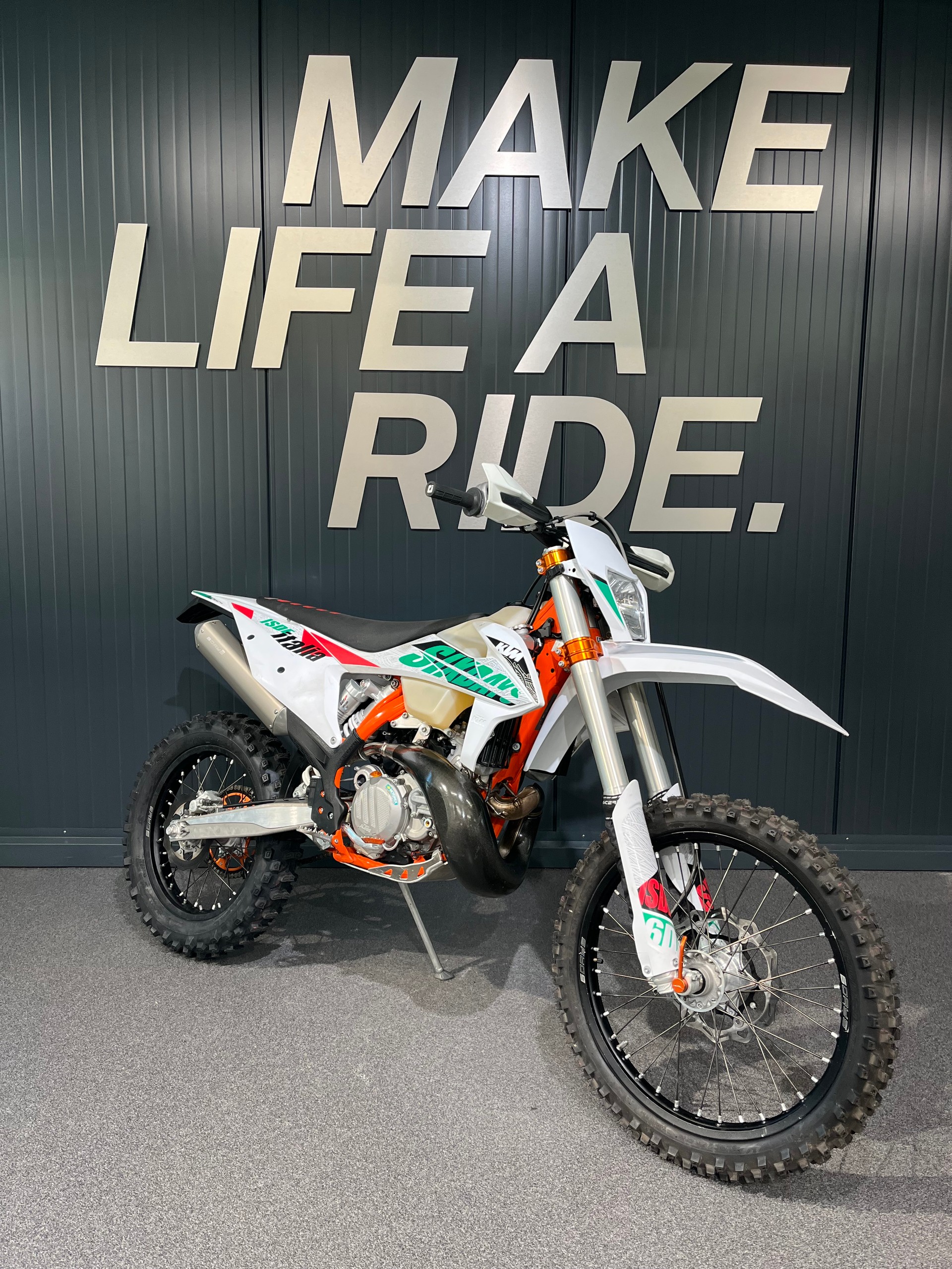 KTM 300 EXC TPI Six Days 2T-showroom-element-1