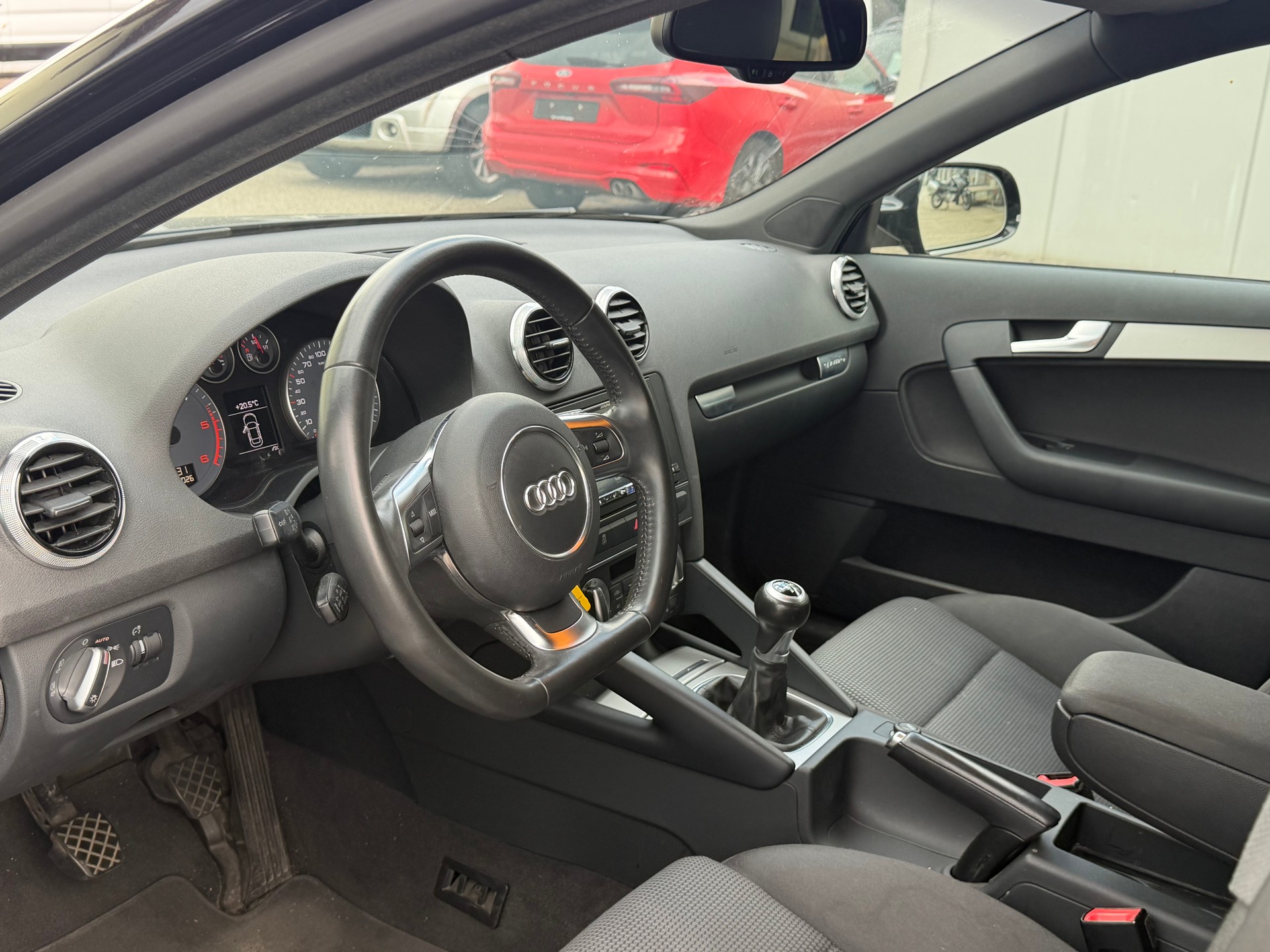 AUDI A3 Sportback 2.0 TDI Ambiente quattro-image-10
