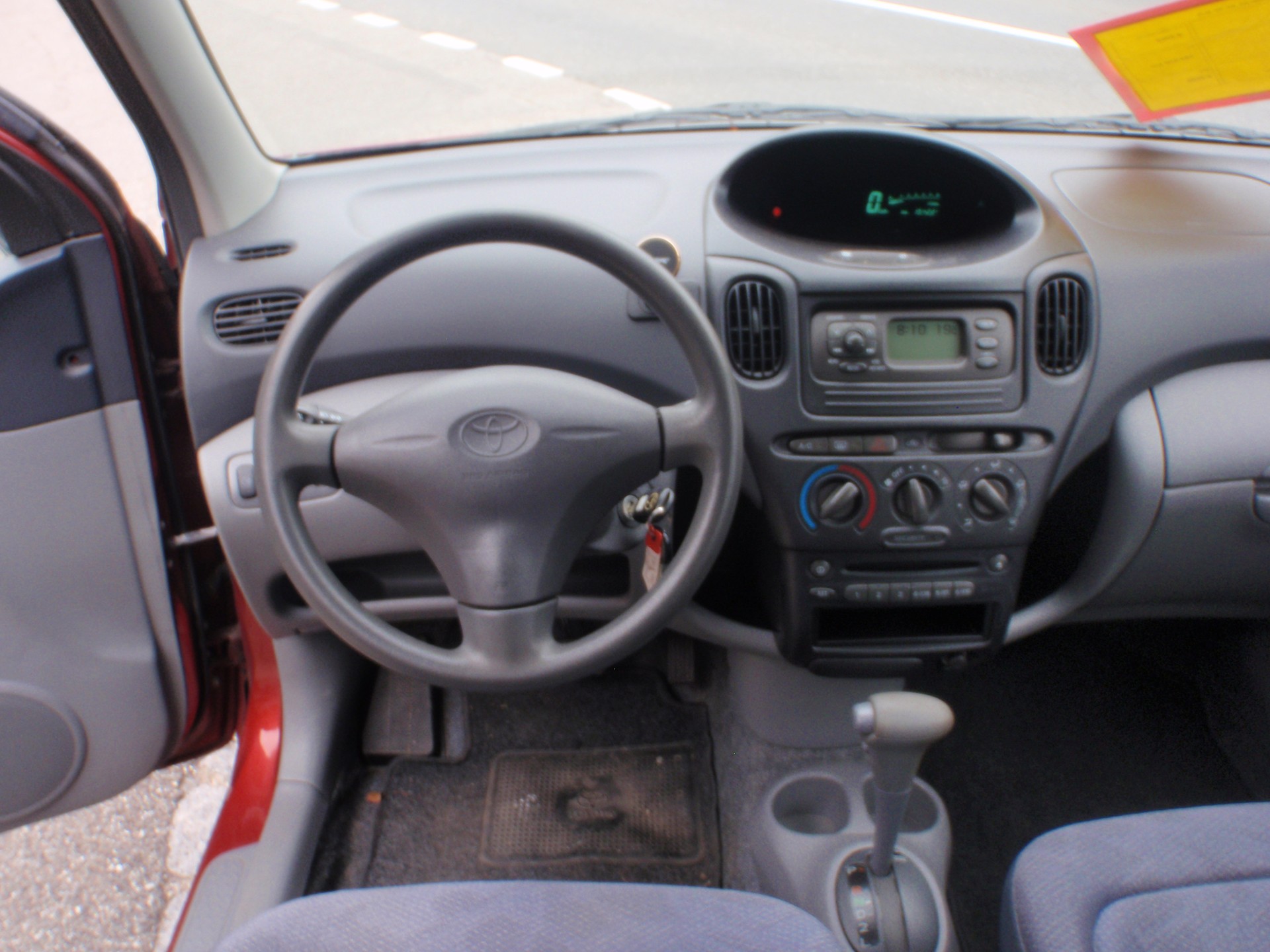 TOYOTA Yaris Verso 1.3 Linea Luna-image-9