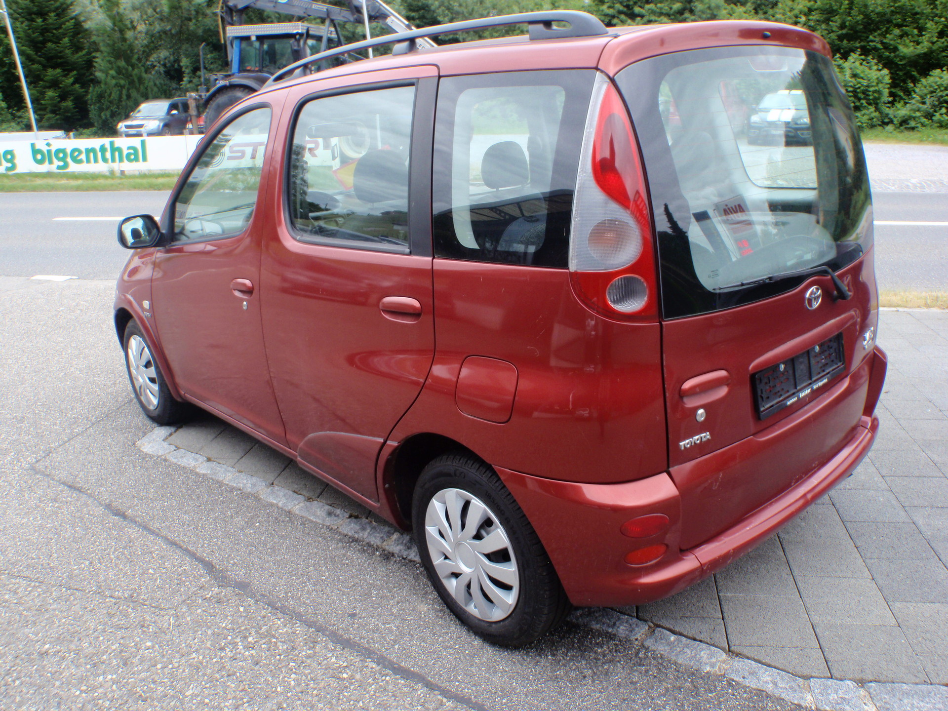 TOYOTA Yaris Verso 1.3 Linea Luna-image-6