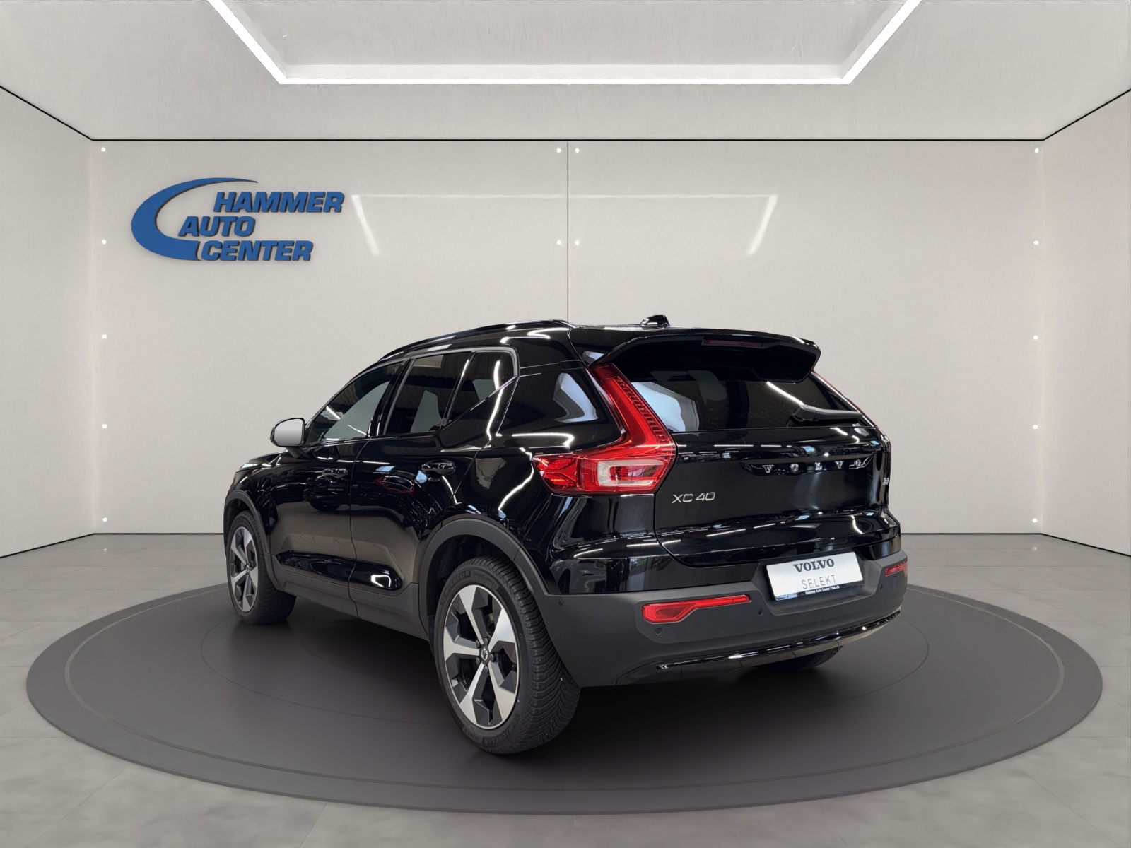 VOLVO XC40 2.0 B4 MH Plus Dark-image-2