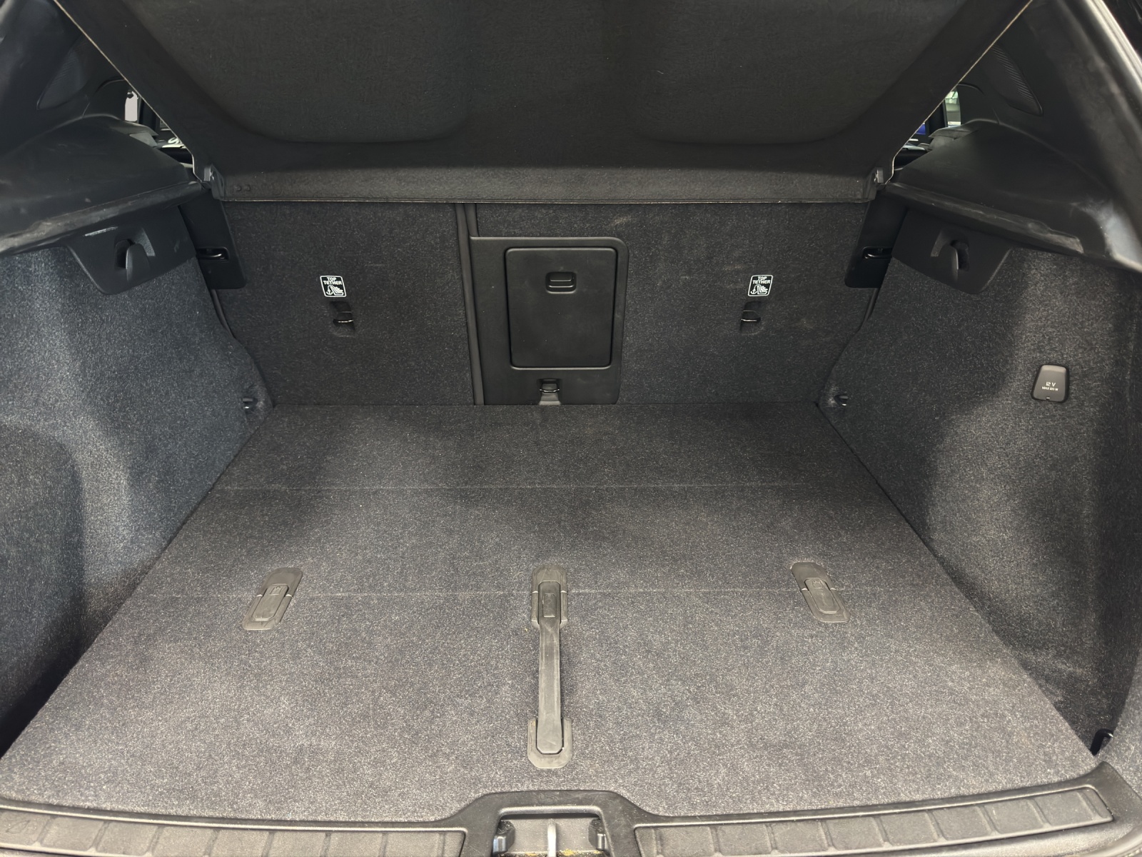 VOLVO XC40 2.0 B4 MH Plus Dark-image-15
