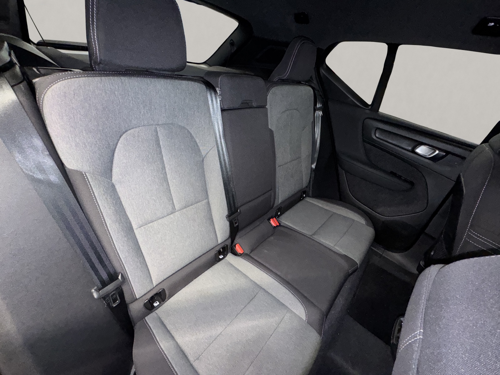 VOLVO XC40 2.0 B4 MH Plus Dark-image-13