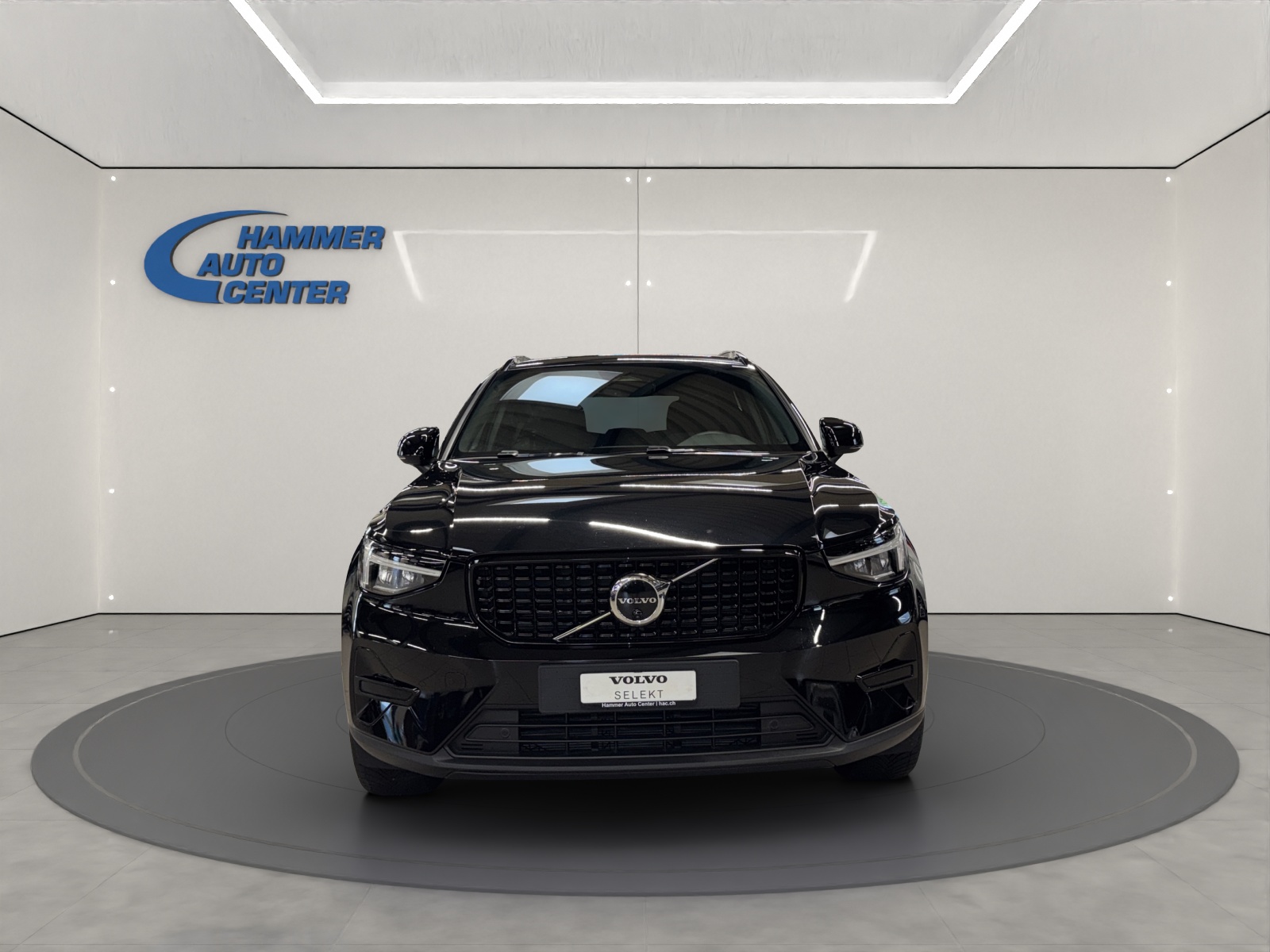 VOLVO XC40 2.0 B4 MH Plus Dark-image-7