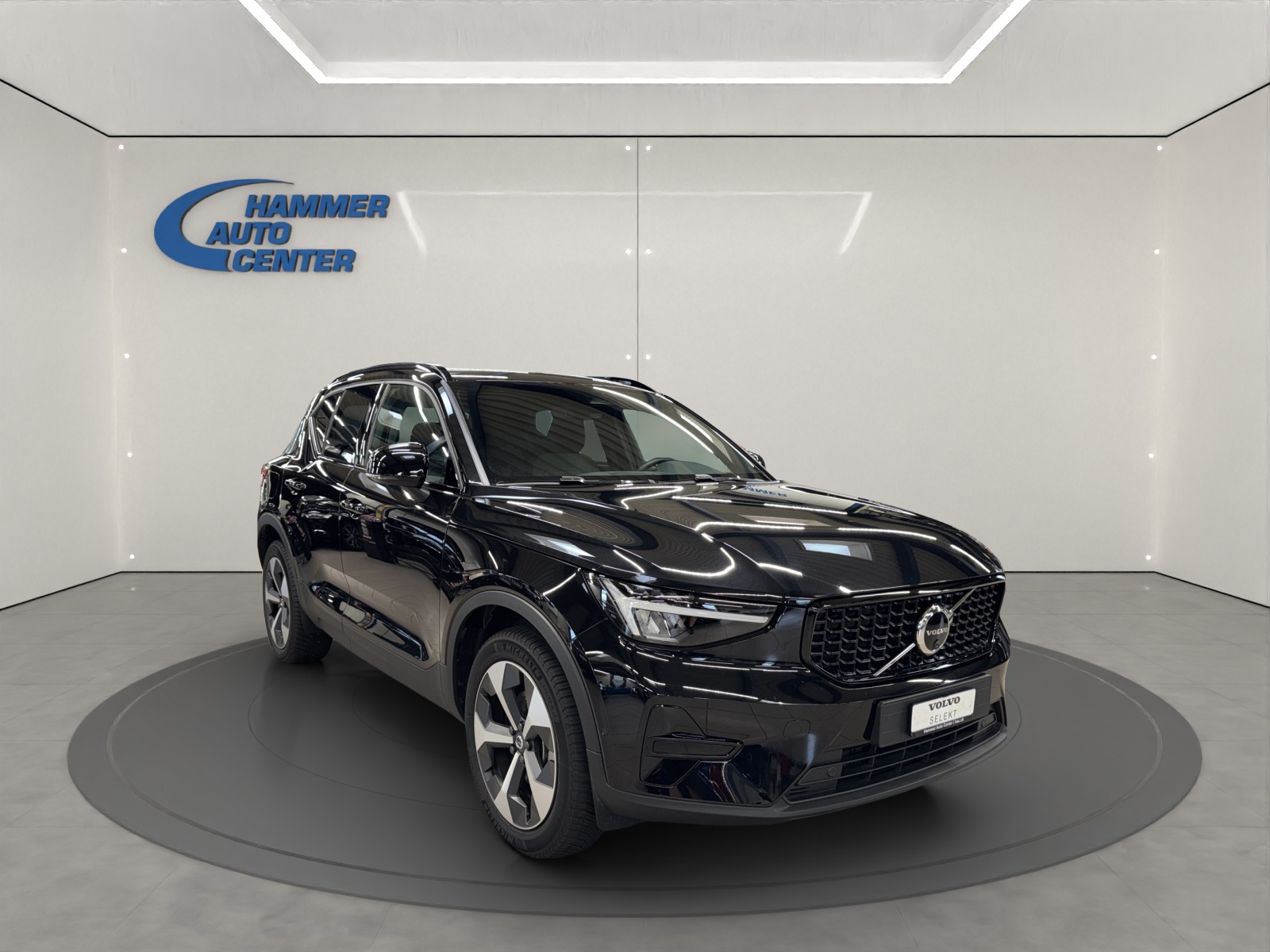 VOLVO XC40 2.0 B4 MH Plus Dark-image-6