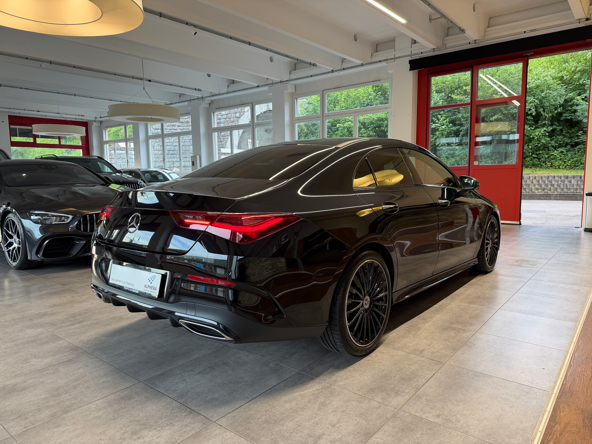 MERCEDES-BENZ CLA 200 7G-DCT AMG Line-image-5