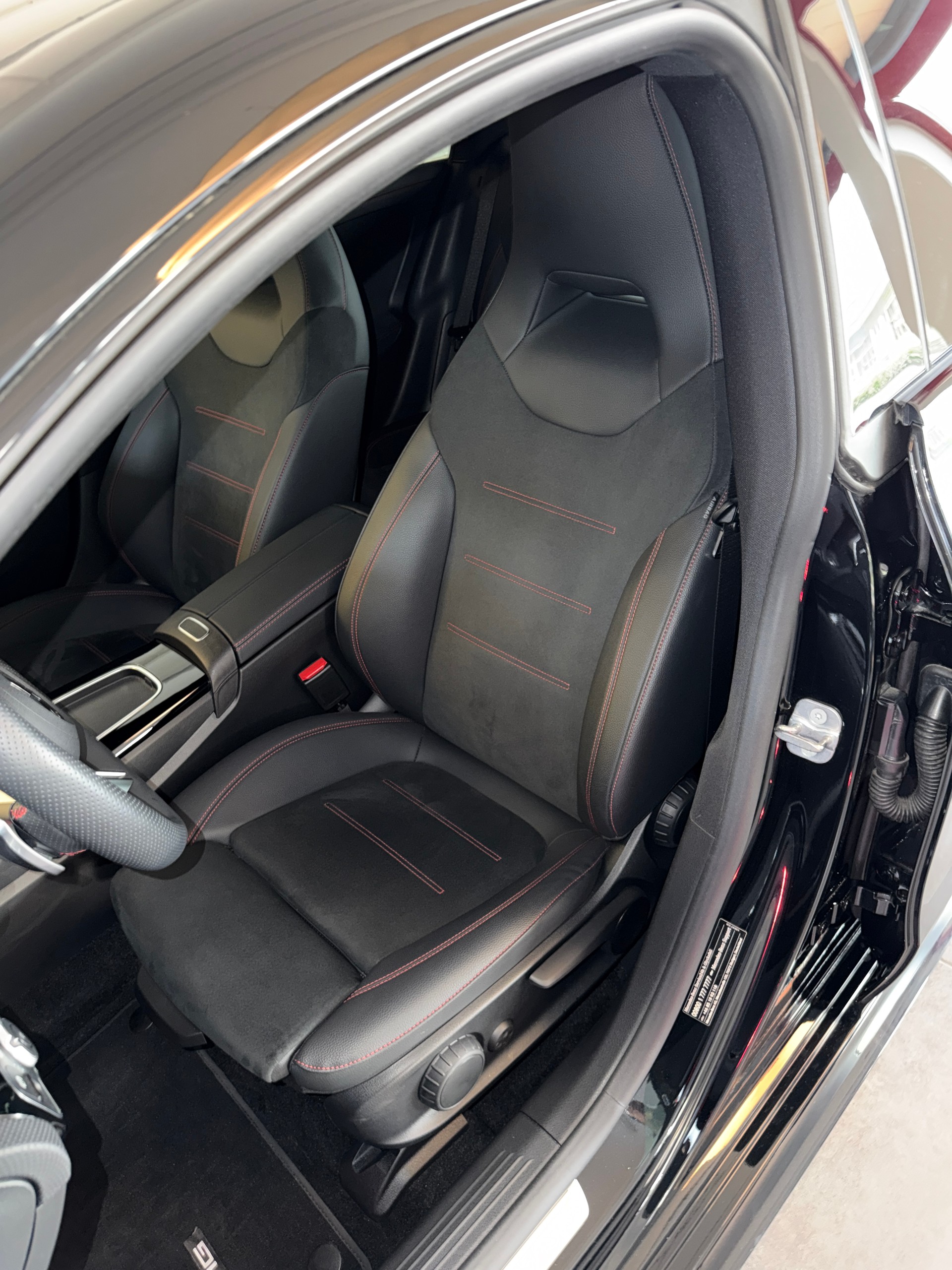 MERCEDES-BENZ CLA 200 7G-DCT AMG Line-image-10