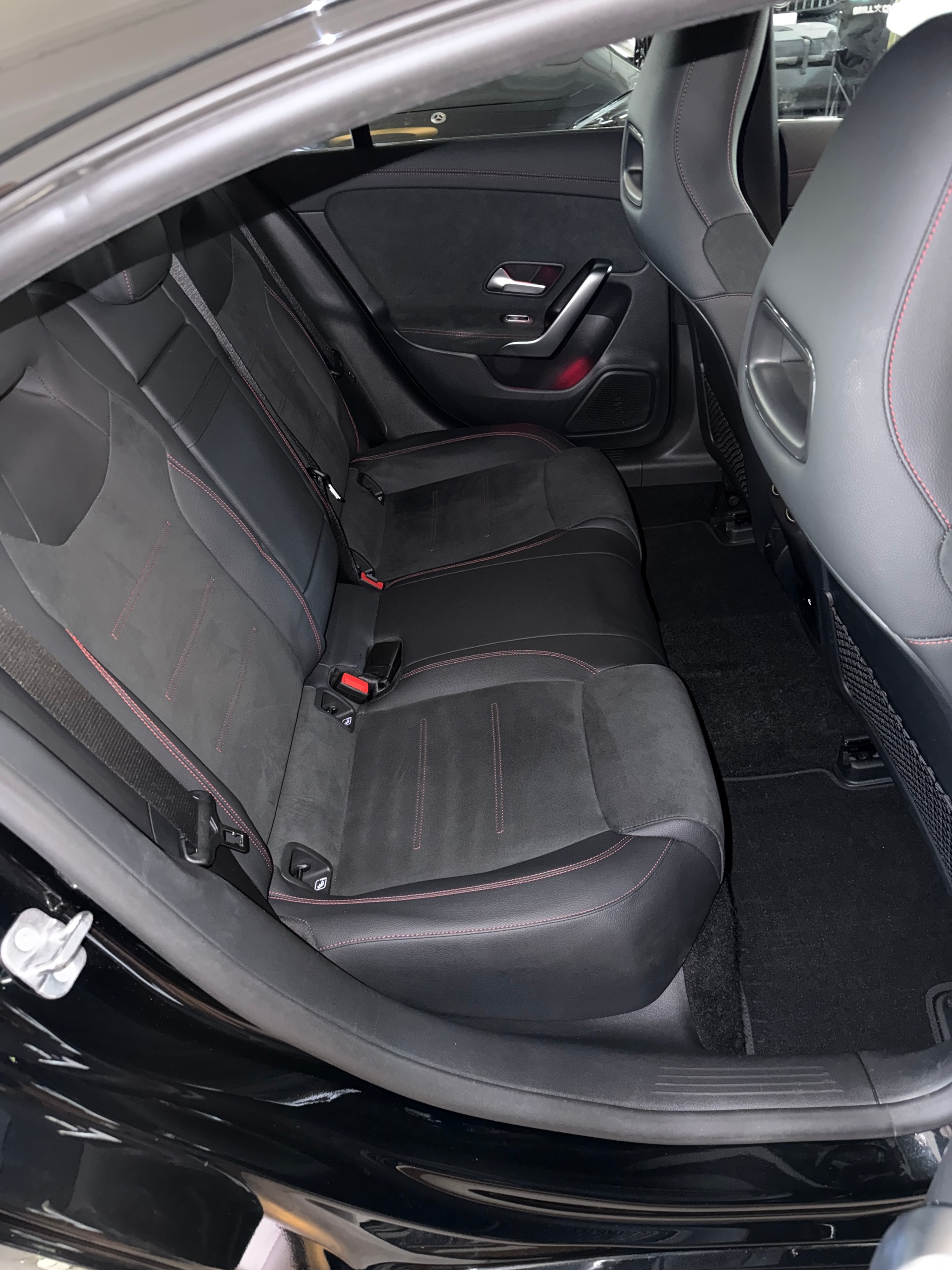 MERCEDES-BENZ CLA 200 7G-DCT AMG Line-image-13