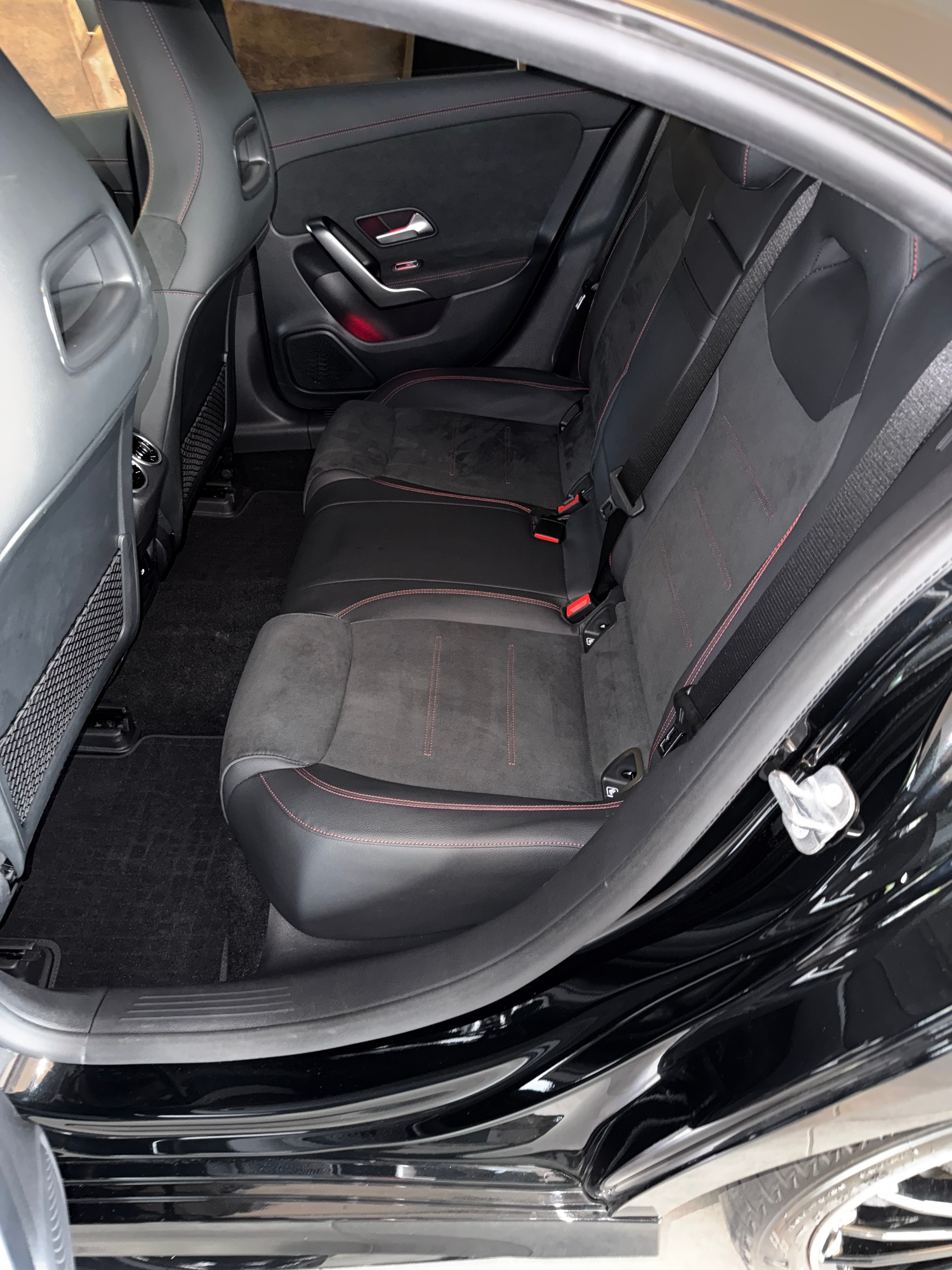 MERCEDES-BENZ CLA 200 7G-DCT AMG Line-image-12