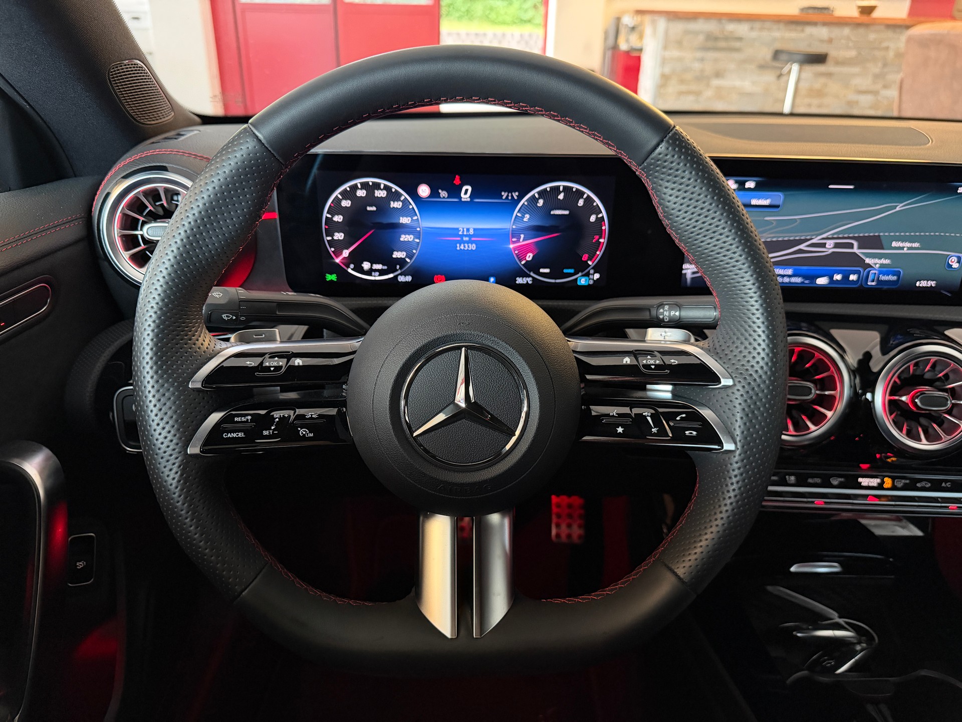MERCEDES-BENZ CLA 200 7G-DCT AMG Line-image-15