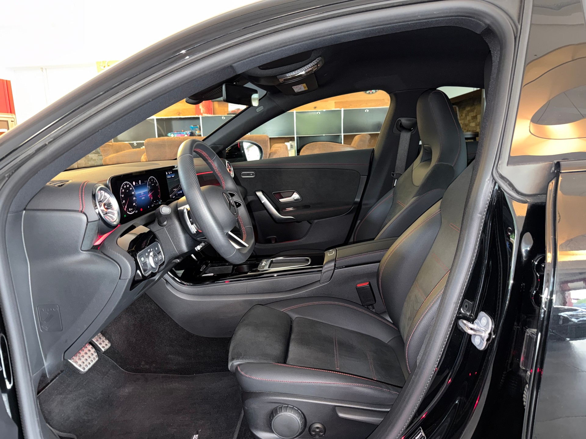 MERCEDES-BENZ CLA 200 7G-DCT AMG Line-image-9