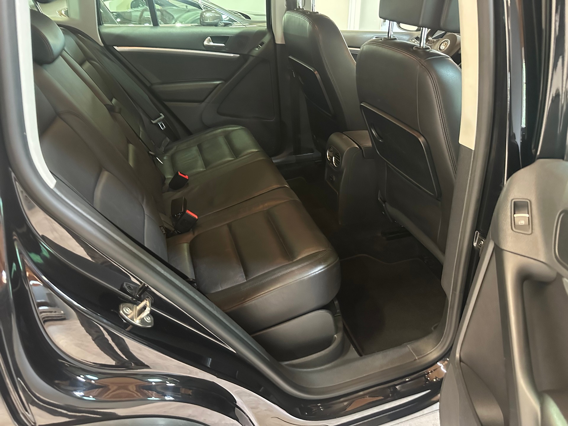 VW Tiguan 2.0 TDI BMT Salomon 4Motion DSG/Lückenlos VW-servicegepflegt/Äusserst gepflegter Zustand!-image-21